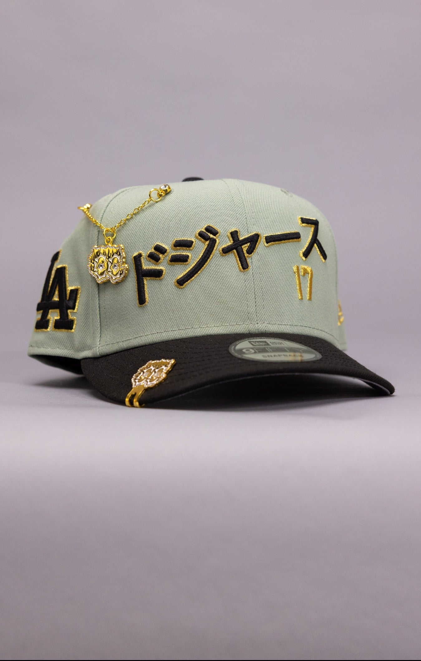 NEW ERA EXCLUSIVE 9FIFTY PEPPERMINT LOS ANGELES DODGERS SNAPBACK W/ JAPANESE SCRIPT + LA LOGO SIDE PATCH