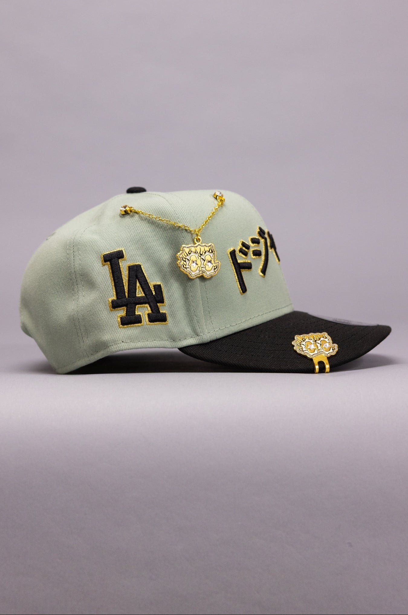 NEW ERA EXCLUSIVE 9FIFTY PEPPERMINT LOS ANGELES DODGERS SNAPBACK W/ JAPANESE SCRIPT + LA LOGO SIDE PATCH