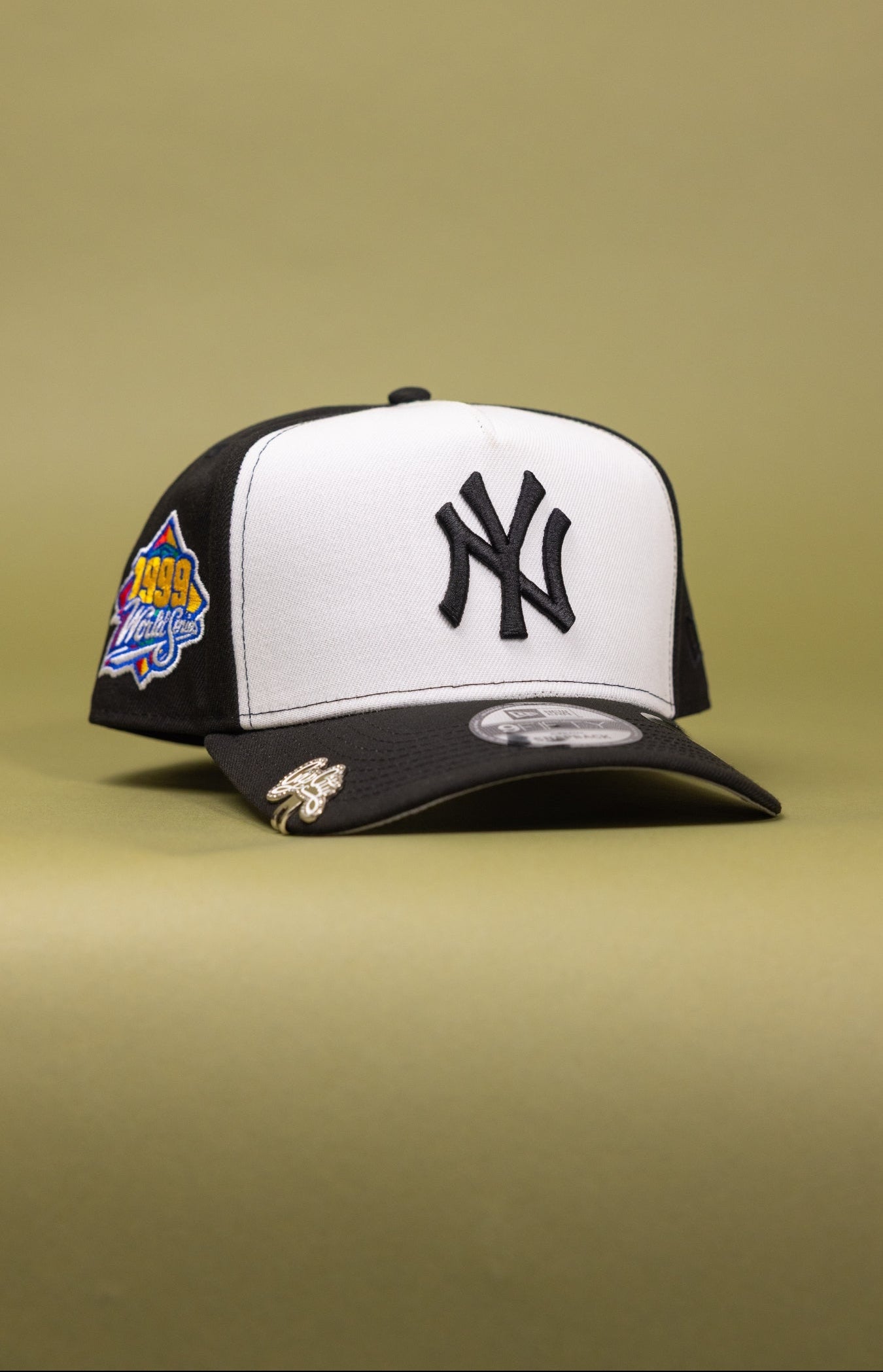 NEW ERA 9FIFTY A-FRAME WHITE/BLACK NEW YORK YANKEES W/ 1999 WORLD SERIES SIDE PATCH