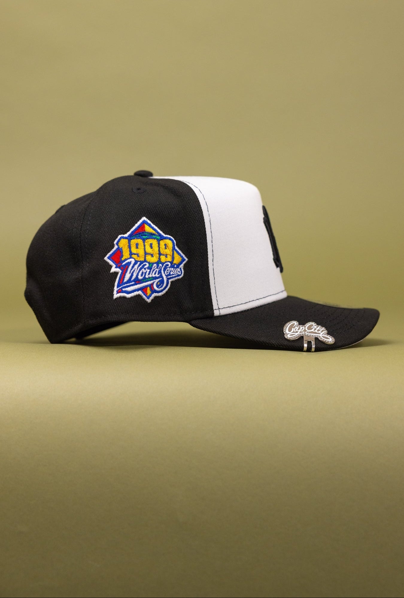 NEW ERA 9FIFTY A-FRAME WHITE/BLACK NEW YORK YANKEES W/ 1999 WORLD SERIES SIDE PATCH