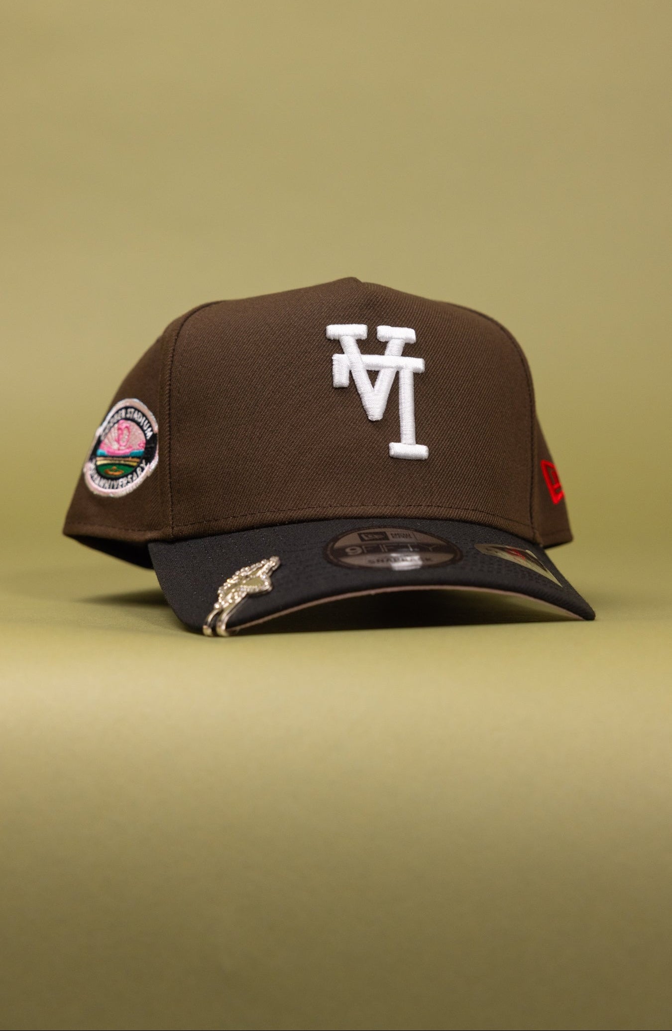 NEW ERA 9FIFTY A-FRAME BROWN/BLACK UPSIDE DOWN LOS ANGELES DODGERS W/ 50TH ANNIVERSARY SIDE PATCH