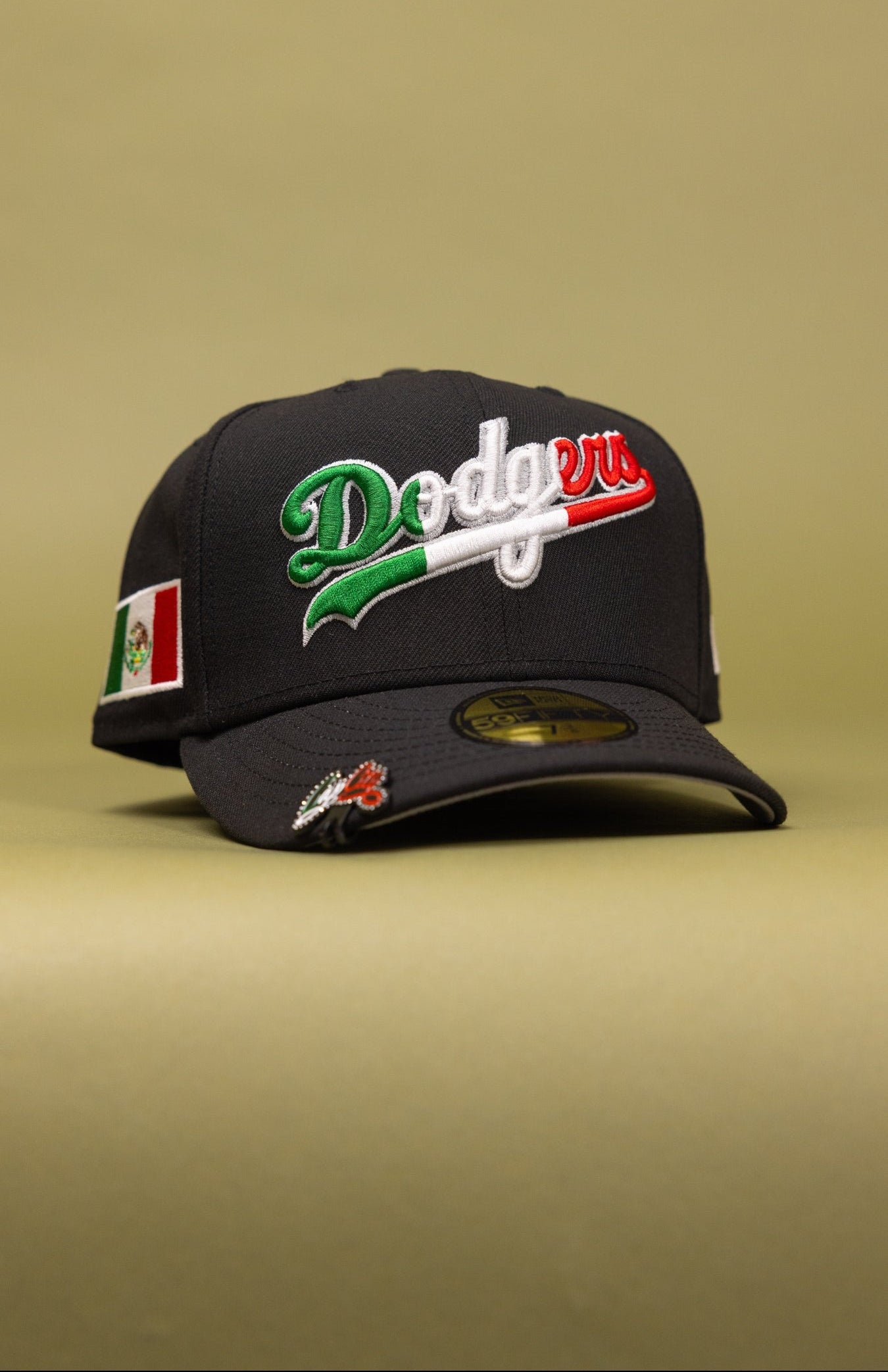 NEW ERA EXCLUSIVE 59FIFTY BLACK LOS ANGELES DODGERS W/ MEXICAN FLAG LOGO + MEXICO FLAG SIDE PATCH