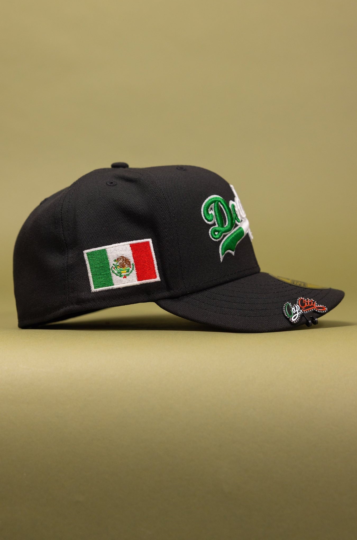 NEW ERA EXCLUSIVE 59FIFTY BLACK LOS ANGELES DODGERS W/ MEXICAN FLAG LOGO + MEXICO FLAG SIDE PATCH
