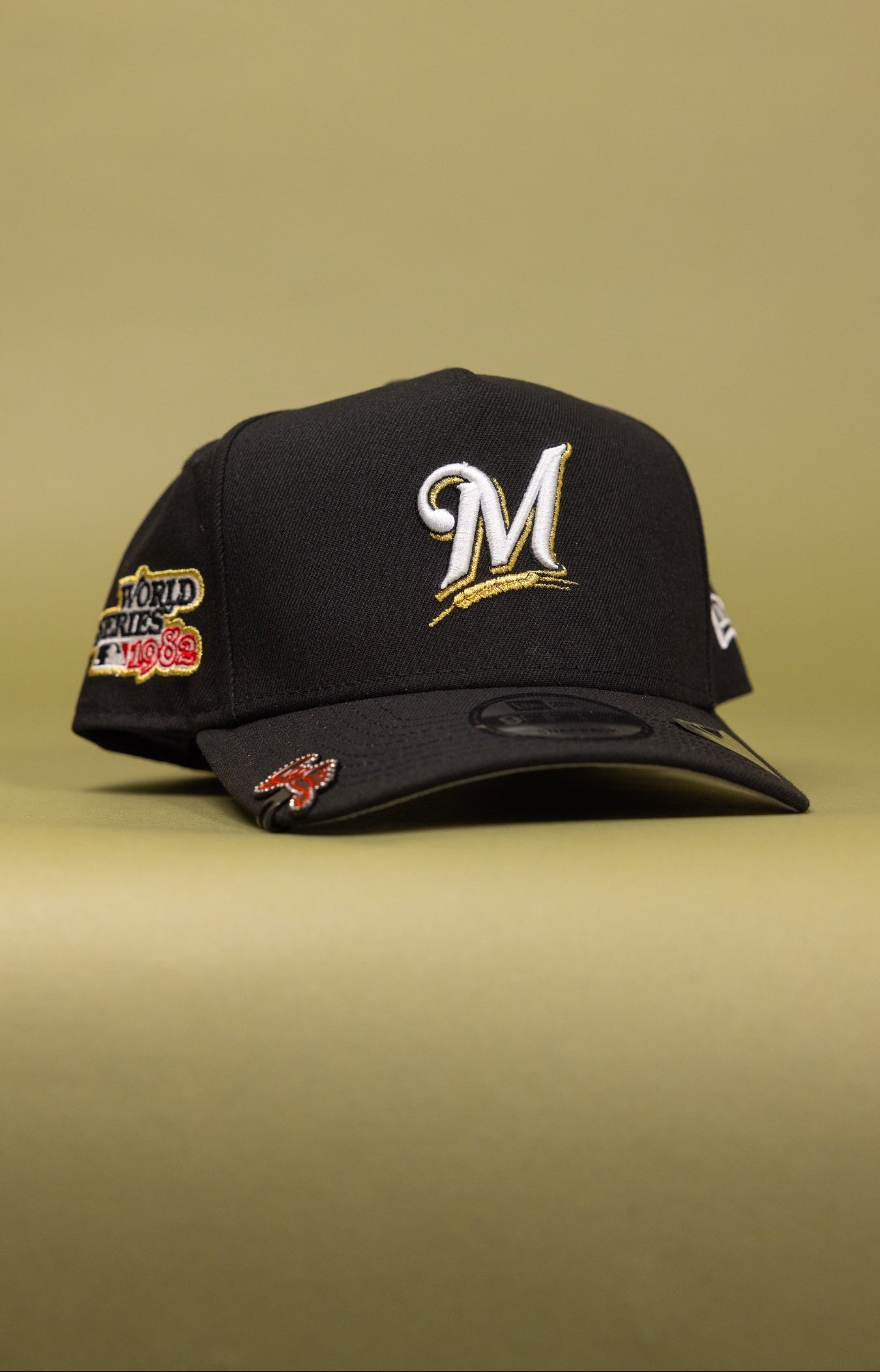NEW ERA 9FIFTY A-FRAME BLACK MILWAUKEE BREWERS W/ 1982 WORLD SERIES SIDE PATCH