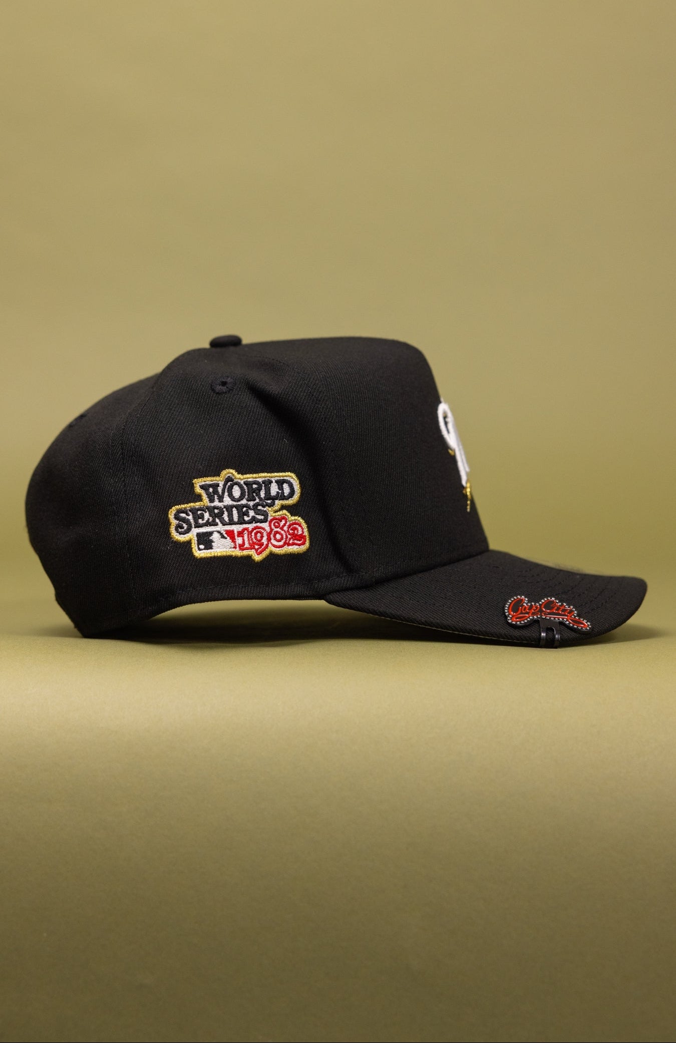NEW ERA 9FIFTY A-FRAME BLACK MILWAUKEE BREWERS W/ 1982 WORLD SERIES SIDE PATCH