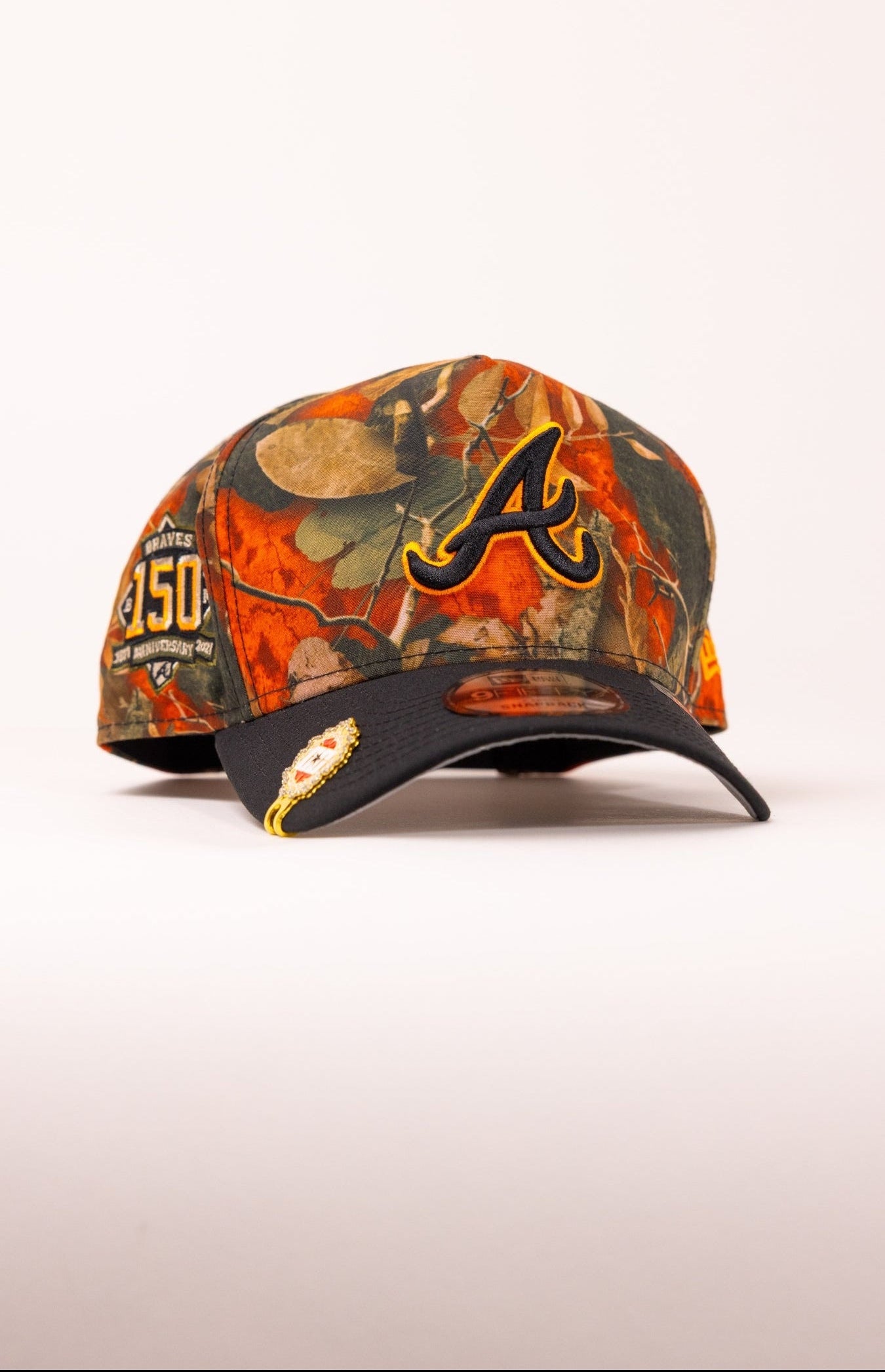 NEW ERA 9FIFTY A-FRAME REALTREE/BLACK ATLANTA BRAVES W/ 150TH ANNIVERSARY SIDE PATCH