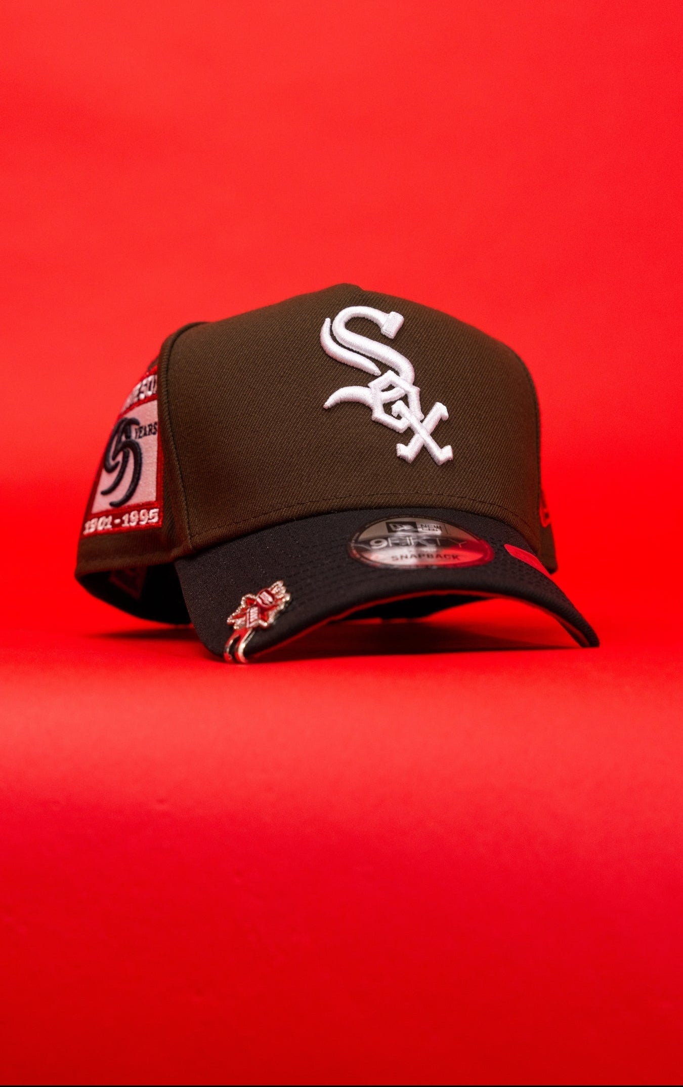 NEW ERA 9FIFTY A-FRAME BROWN/BLACK CHICAGO WHITE SOX SNAPBACK W/ 95TH ANNIVERSARY SIDE PATCH