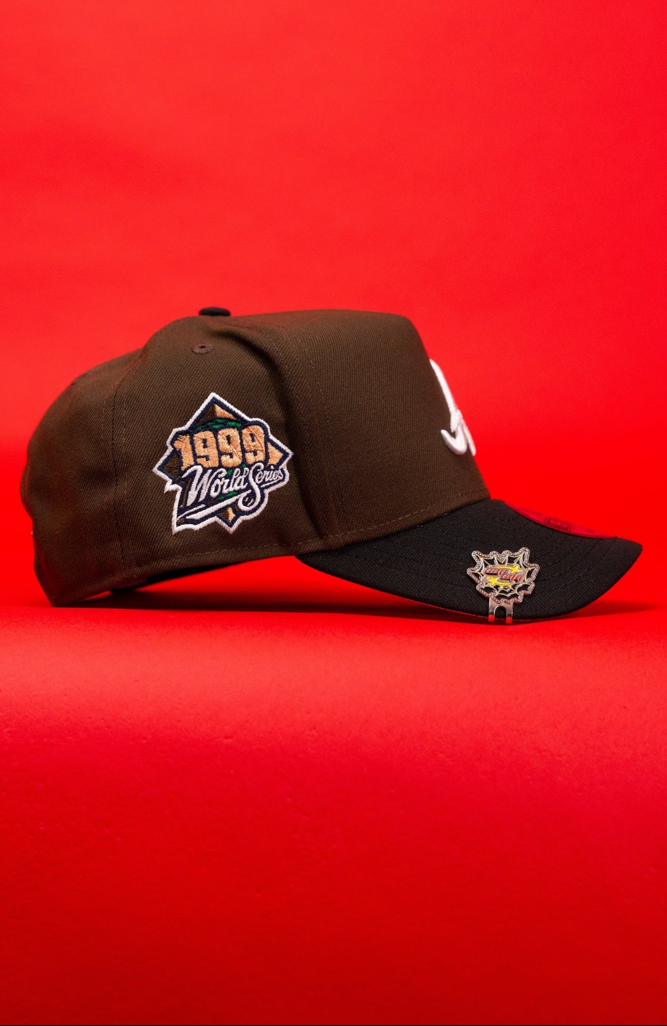 NEW ERA 9FIFTY A-FRAME BROWN/BLACK ATLANTA BRAVES SNAPBACK W/ 1999 WORLD SERIES SIDE PATCH