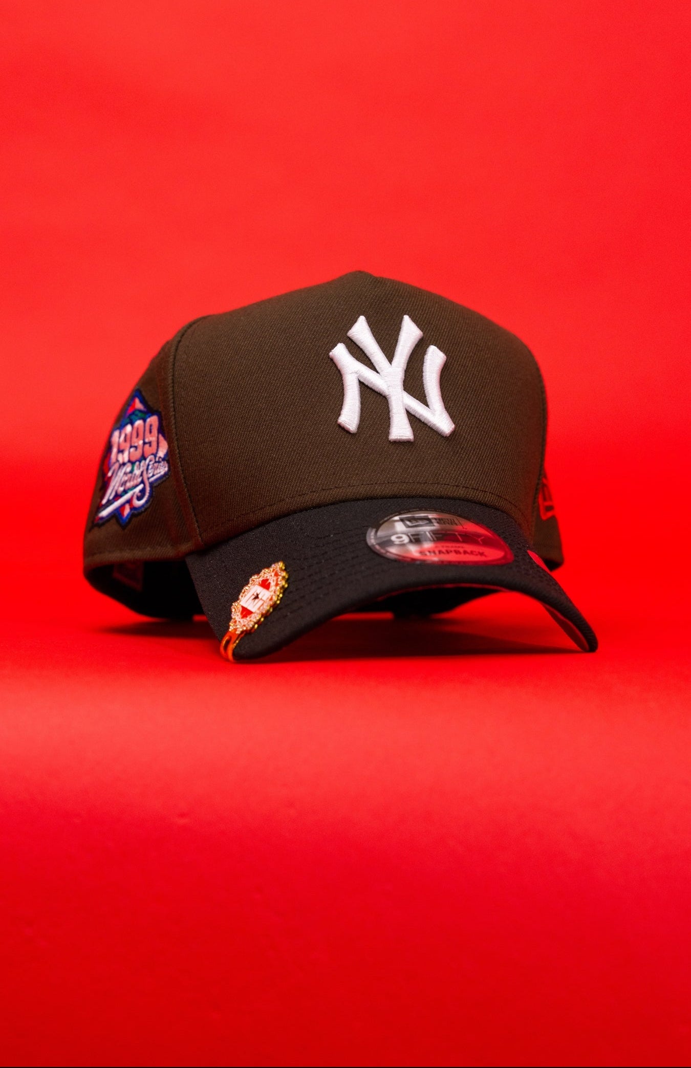 NEW ERA 9FIFTY A-FRAME BROWN/BLACK NEW YORK YANKEES SNAPBACK W/ 1999 WORLD SERIES SIDE PATCH