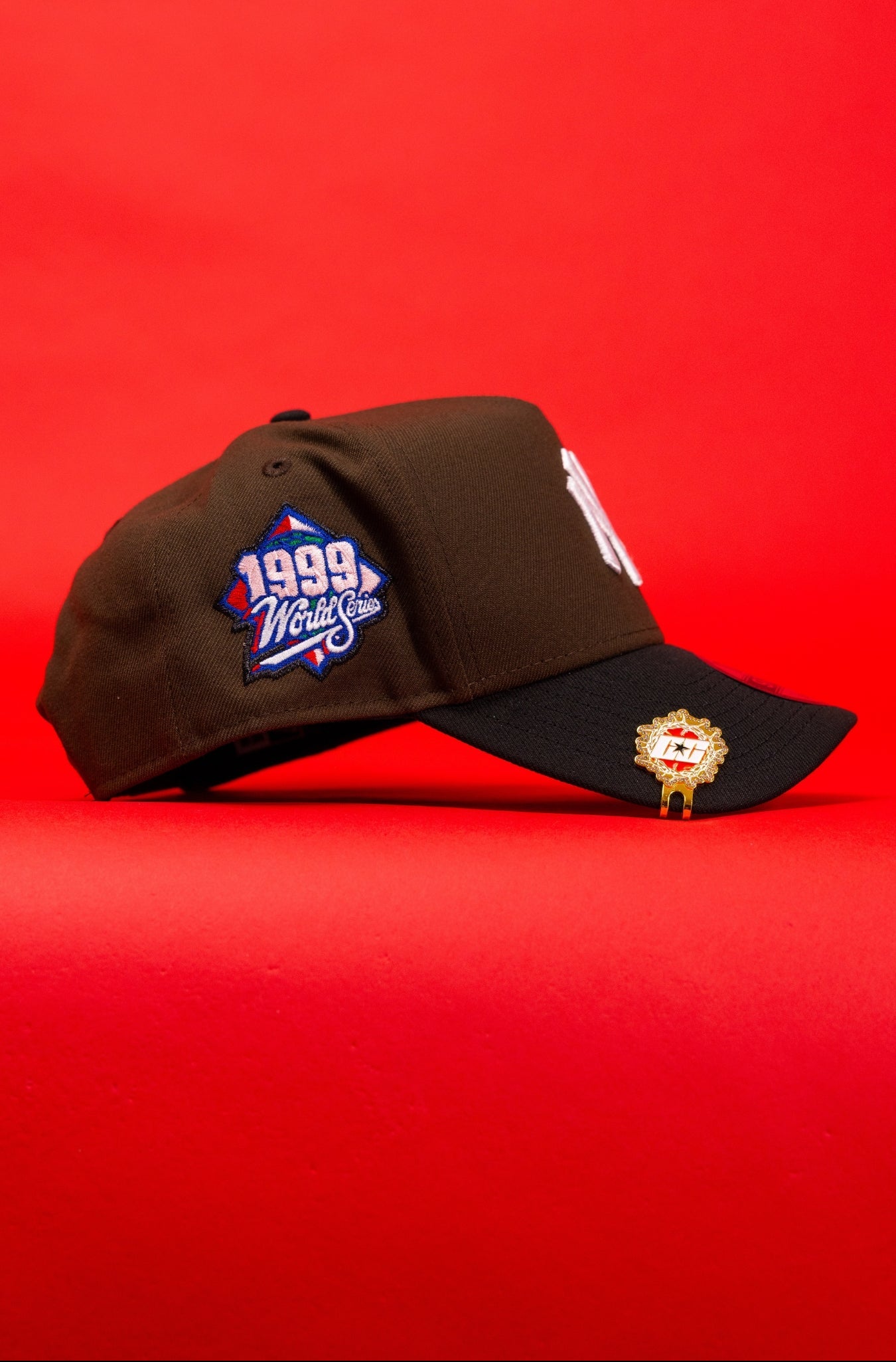 NEW ERA 9FIFTY A-FRAME BROWN/BLACK NEW YORK YANKEES SNAPBACK W/ 1999 WORLD SERIES SIDE PATCH