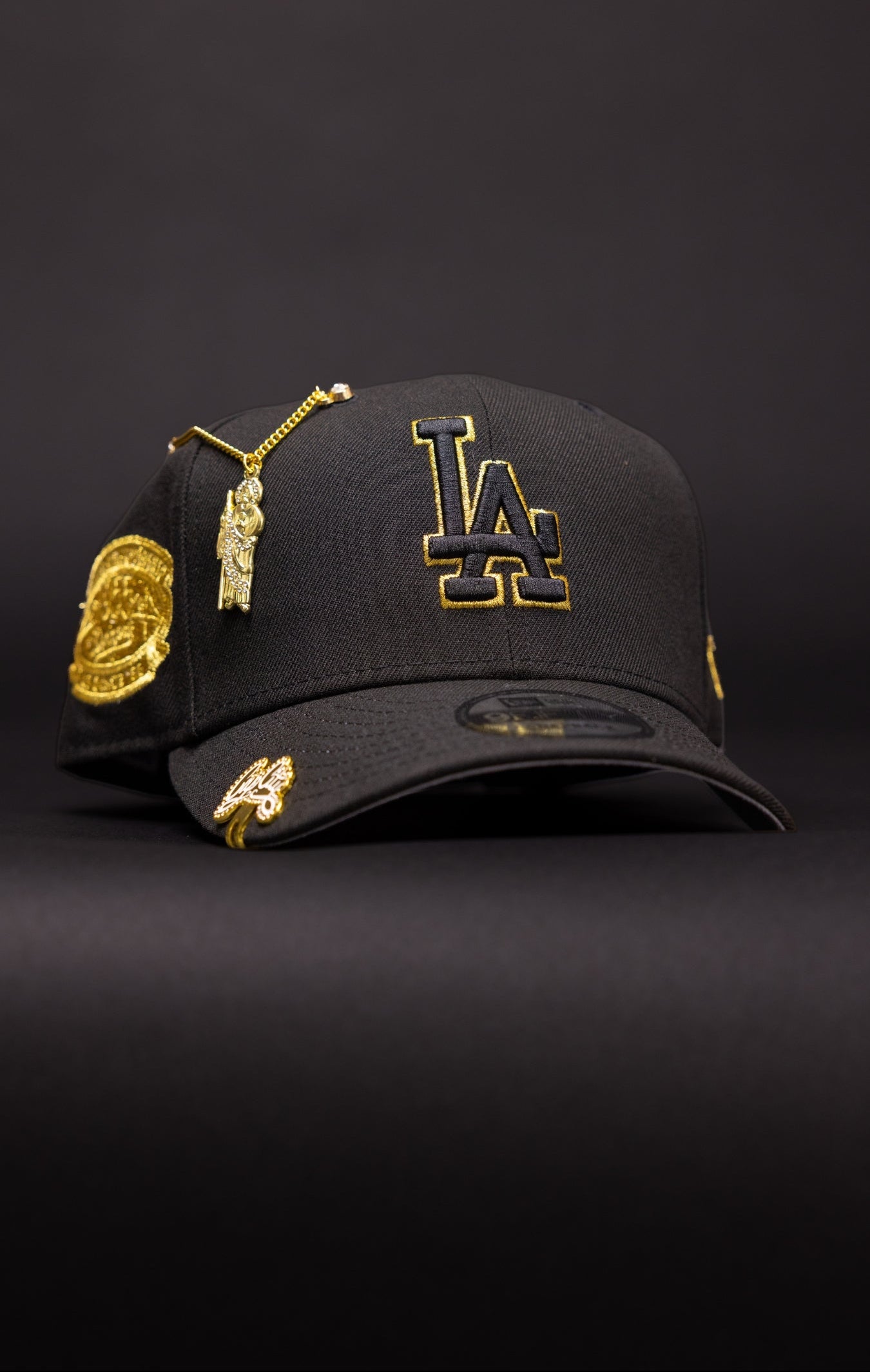 NEW ERA EXCLUSIVE 9FIFTY BLACK LOS ANGELES DODGERS SNAPBACK W/ OUTLINE + 1ST WORLD SERIES SIDE PATCH