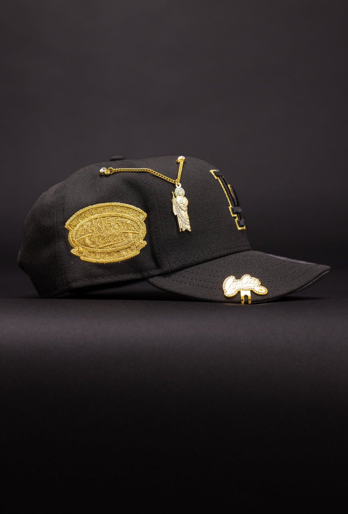 NEW ERA EXCLUSIVE 9FIFTY BLACK LOS ANGELES DODGERS SNAPBACK W/ OUTLINE + 1ST WORLD SERIES SIDE PATCH