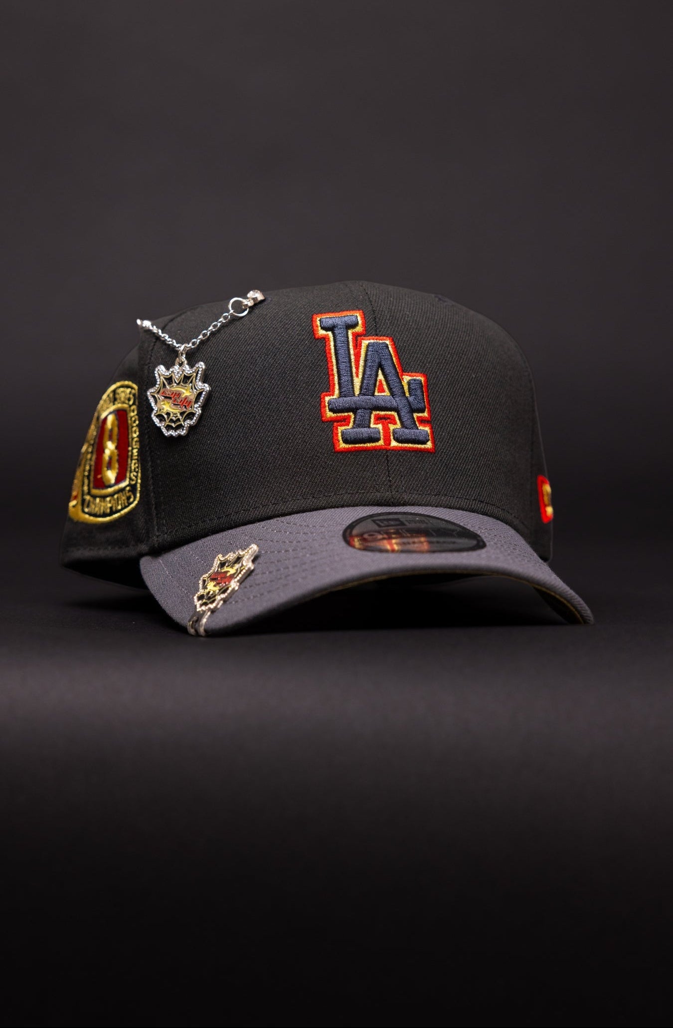 NEW ERA EXCLUSIVE 9FIFTY BLACK/GREY LOS ANGELES DODGERS SNAPBACK W/ 8X WORLD CHAMPIONS SIDE PATCH