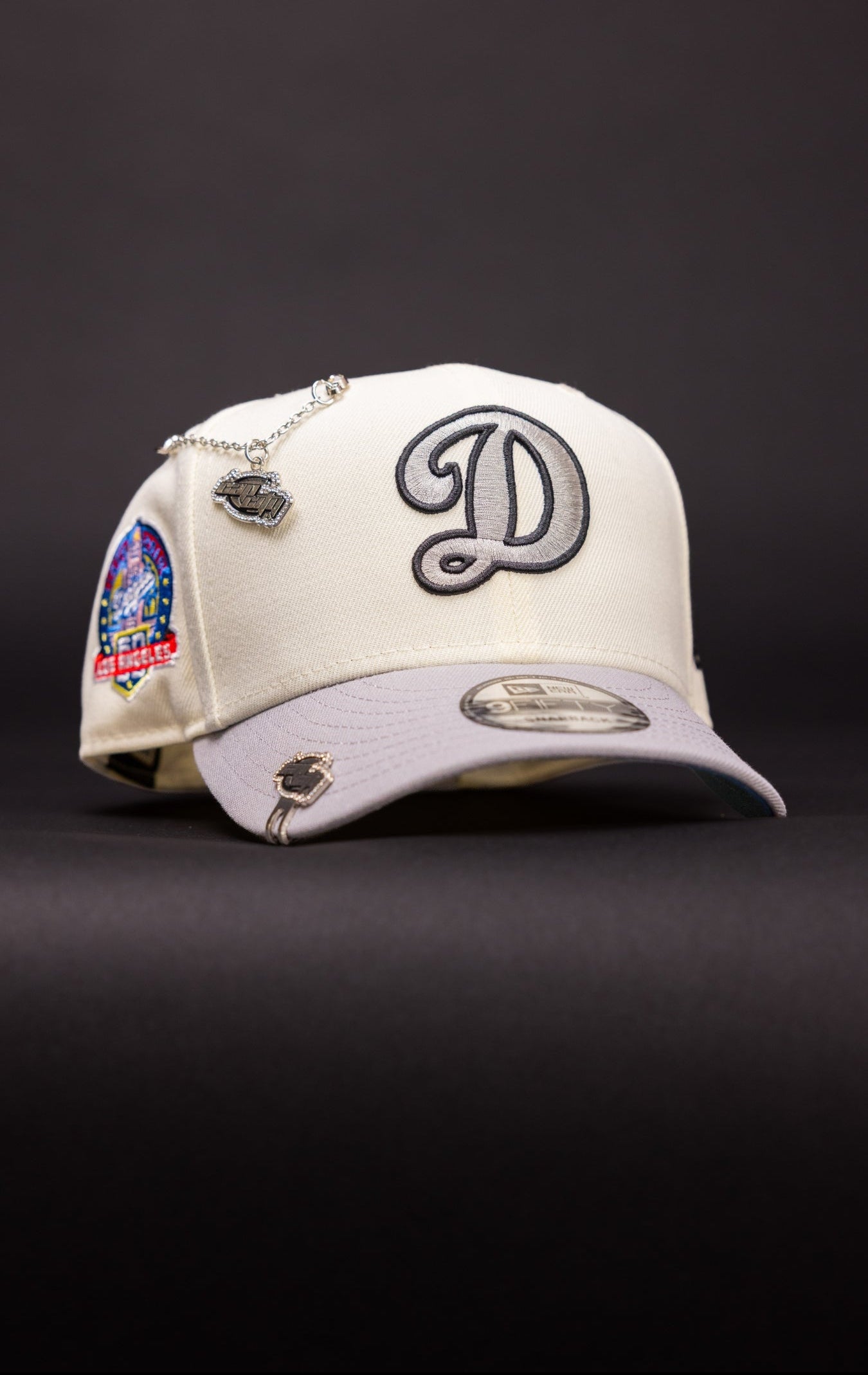 NEW ERA EXCLUSIVE 9FIFTY CHROME/GREY LOS ANGELES DODGERS SNAPBACK W/ 6