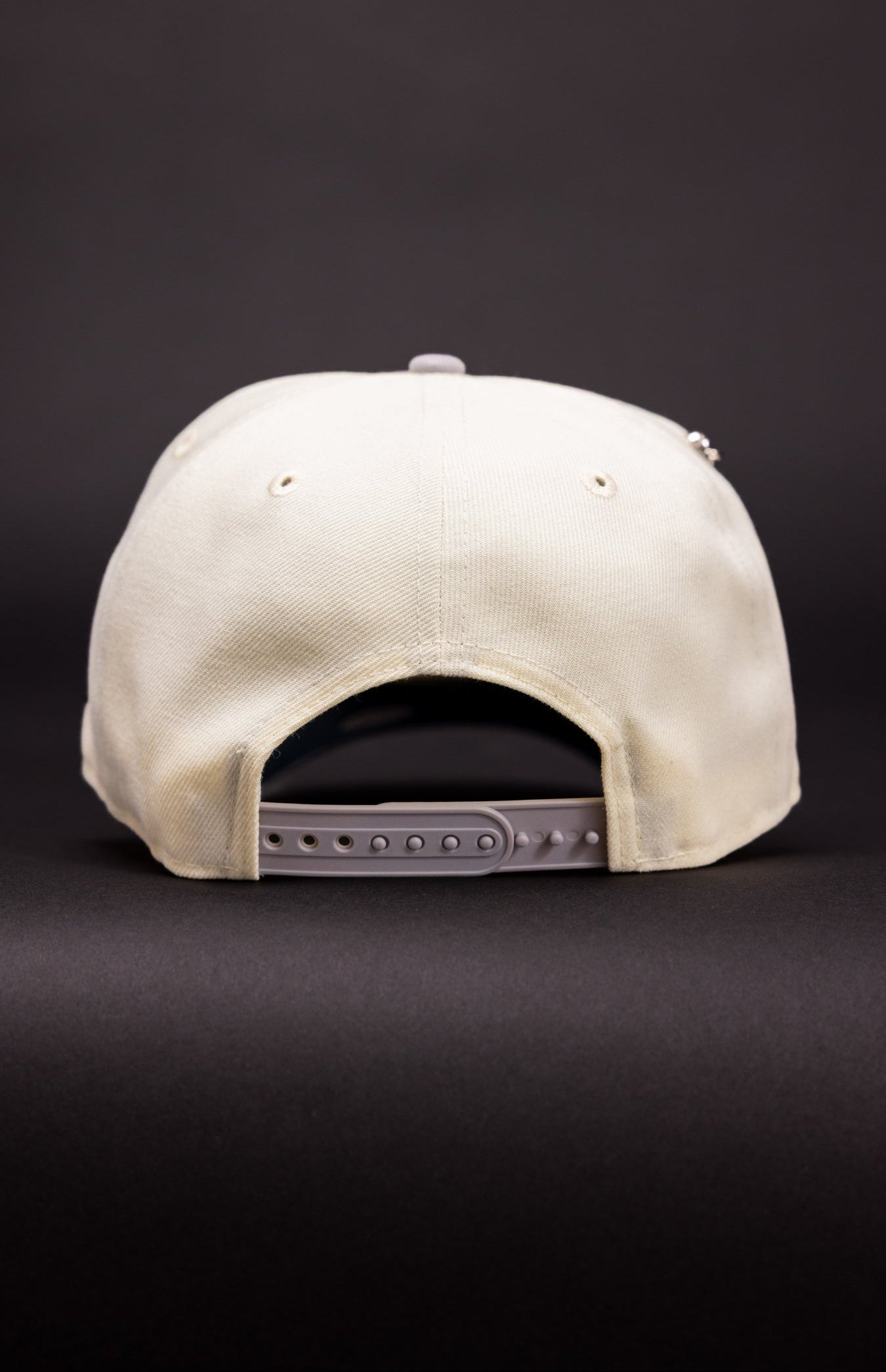 NEW ERA EXCLUSIVE 9FIFTY CHROME/GREY LOS ANGELES DODGERS SNAPBACK W/ 6