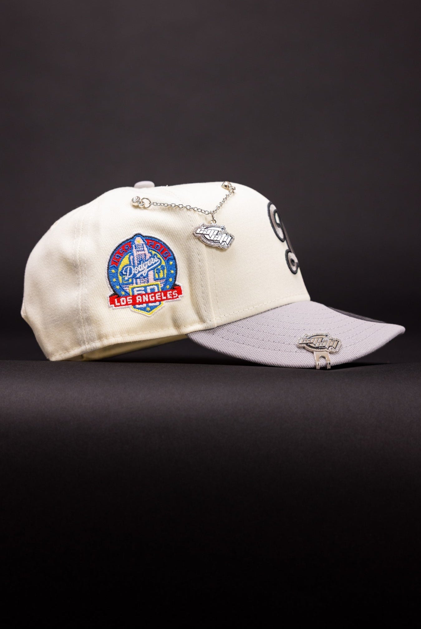 NEW ERA EXCLUSIVE 9FIFTY CHROME/GREY LOS ANGELES DODGERS SNAPBACK W/ 6