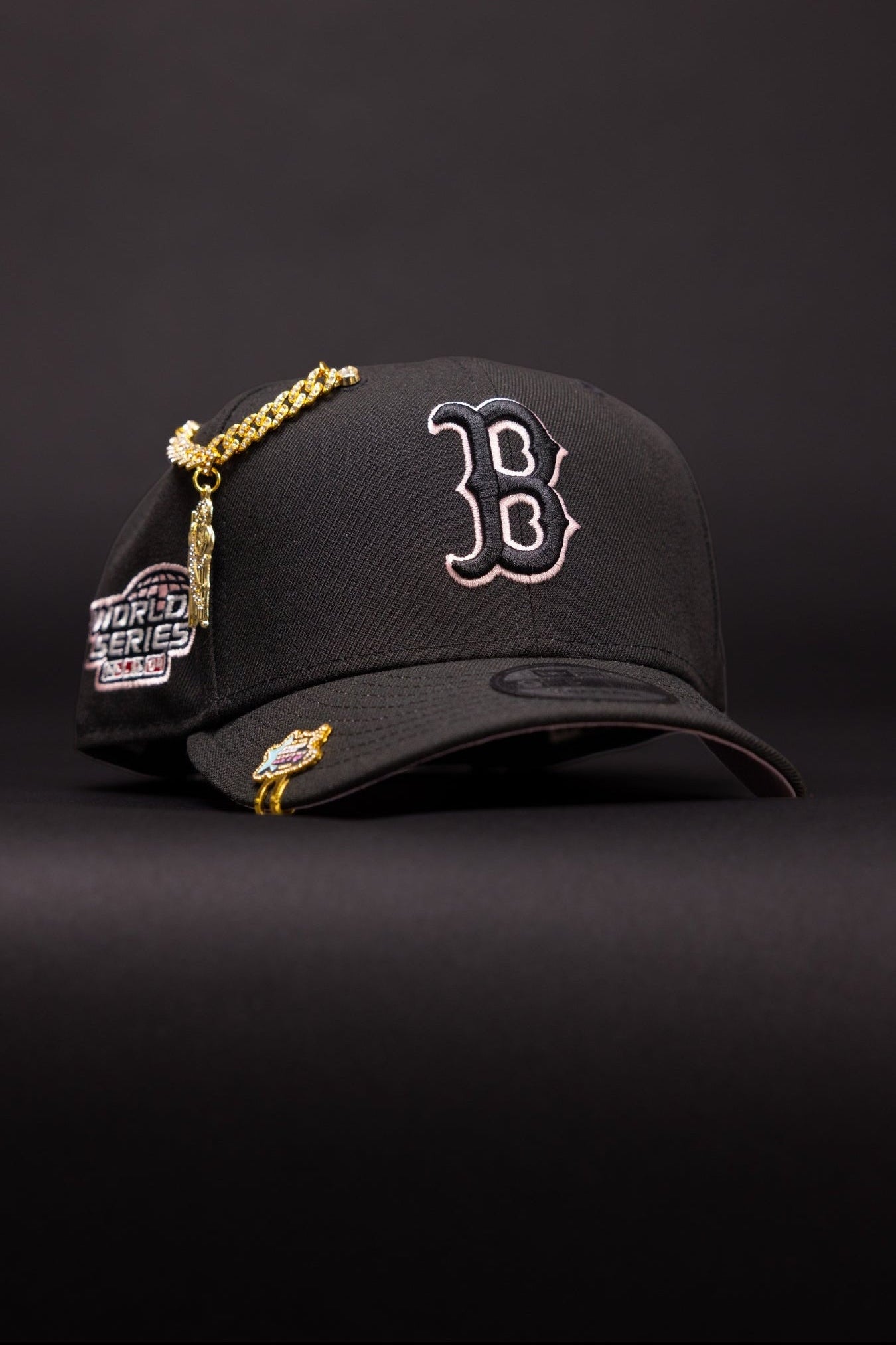 NEW ERA EXCLUSIVE 9FIFTY BLACK BOSTON RED SOX SNAPBACK W/ OUTLINE + WORLD SERIES SIDE PATCH