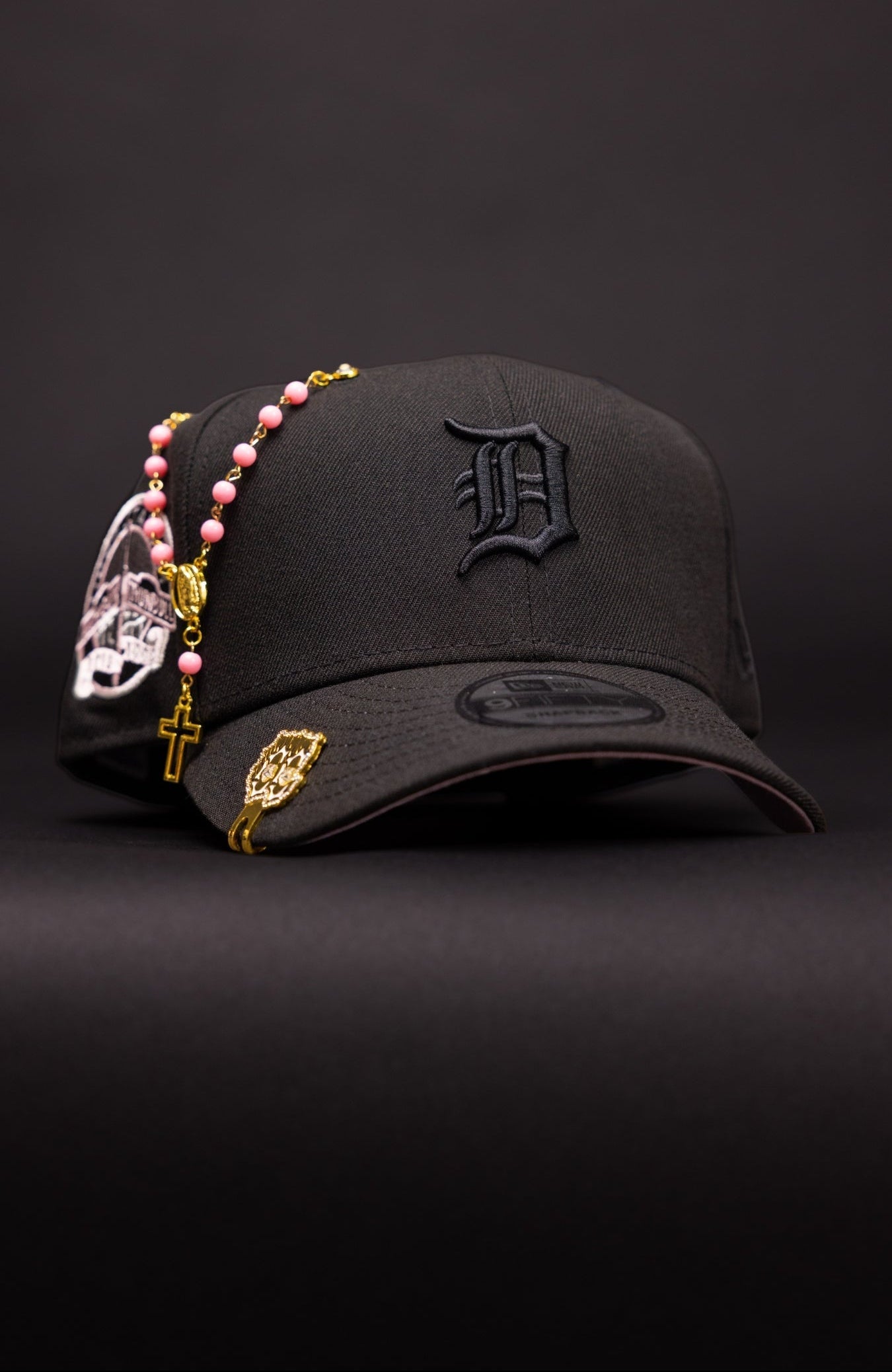 NEW ERA EXCLUSIVE 9FIFTY BLACKED OUT DETROIT TIGERS SNAPBACK W/ TIGER STADIUM SIDE PATCH