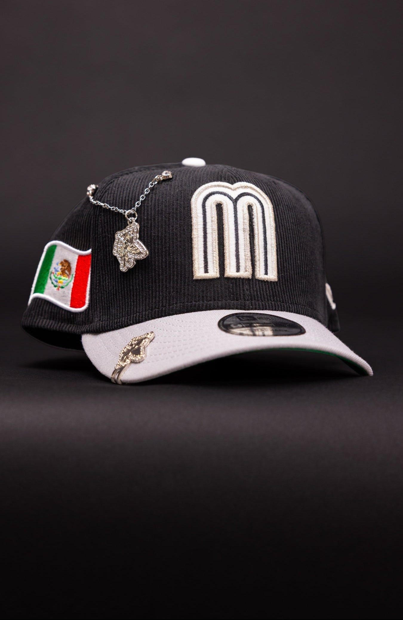NEW ERA EXCLUSIVE 9FIFTY CORDUROY MEXICO WBC SNAPBACK W/ MEXICAN FLAG SIDE PATCH