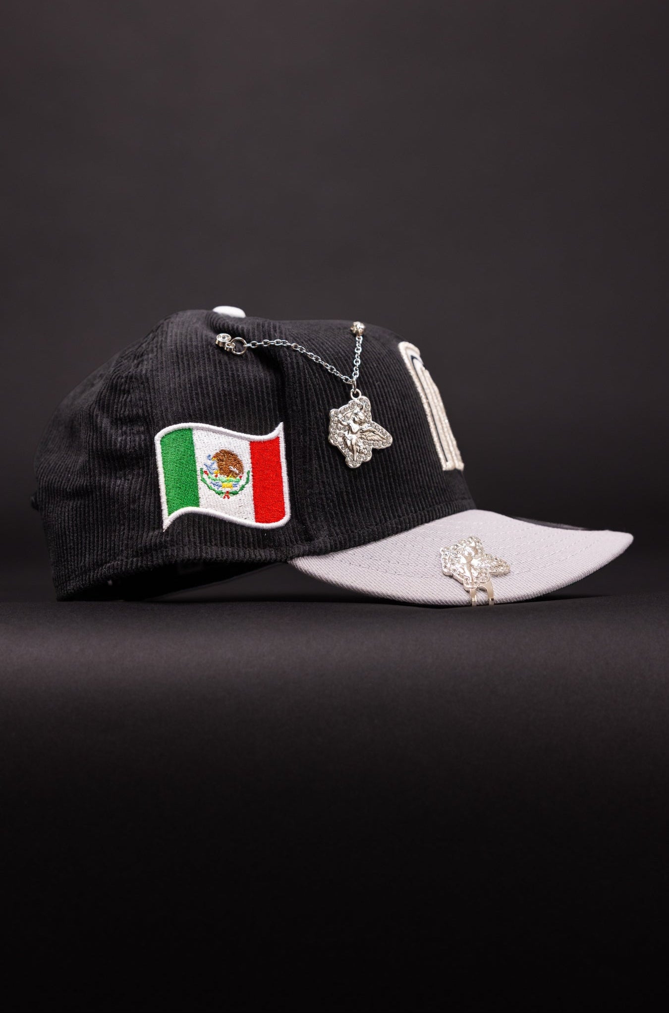 NEW ERA EXCLUSIVE 9FIFTY CORDUROY MEXICO WBC SNAPBACK W/ MEXICAN FLAG SIDE PATCH