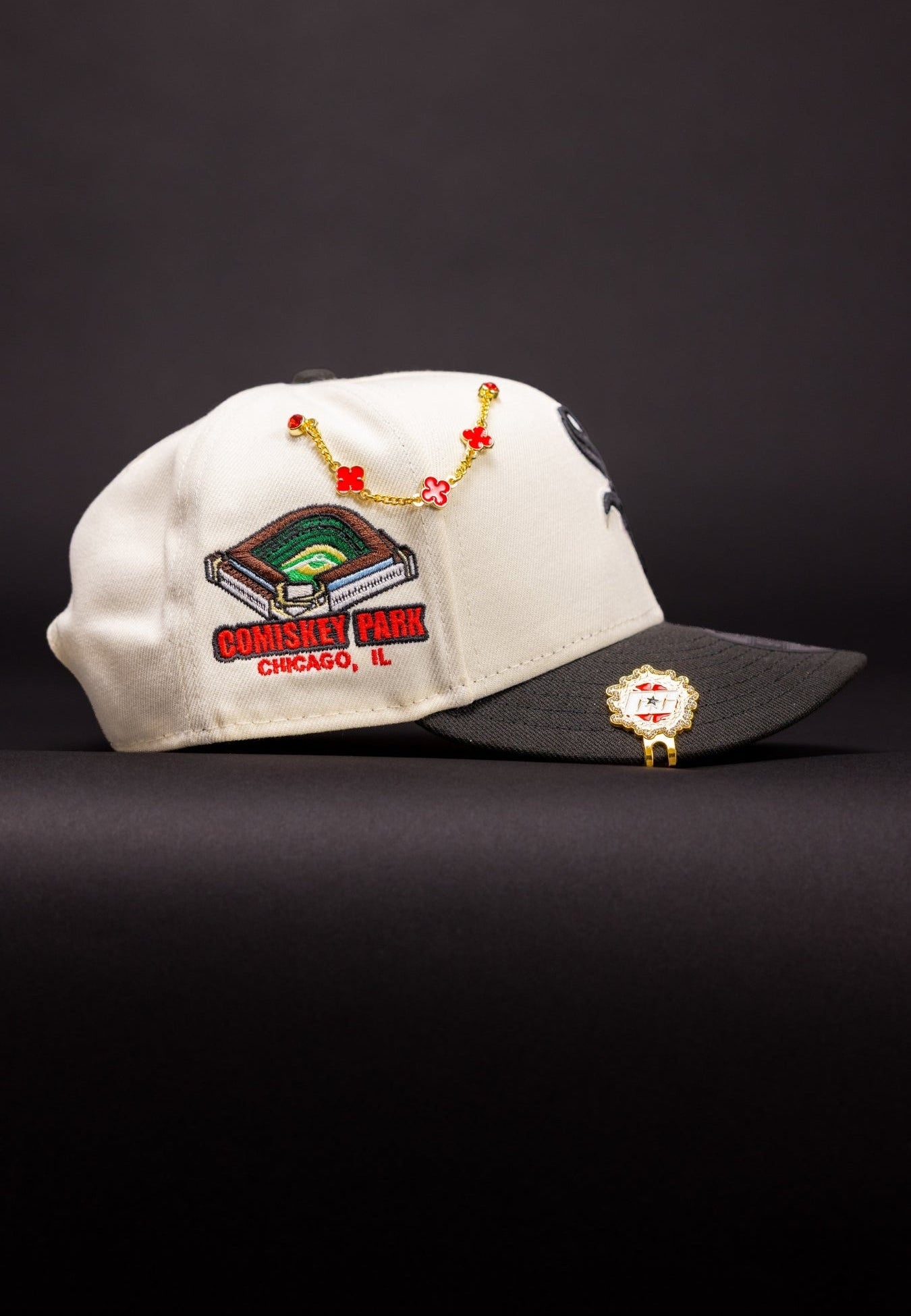 NEW ERA EXCLUSIVE 9FIFTY CHROME/BLACK CHICAGO WHITE SOX SNAPBACK W/ COMISKEY PARK SIDE PATCH