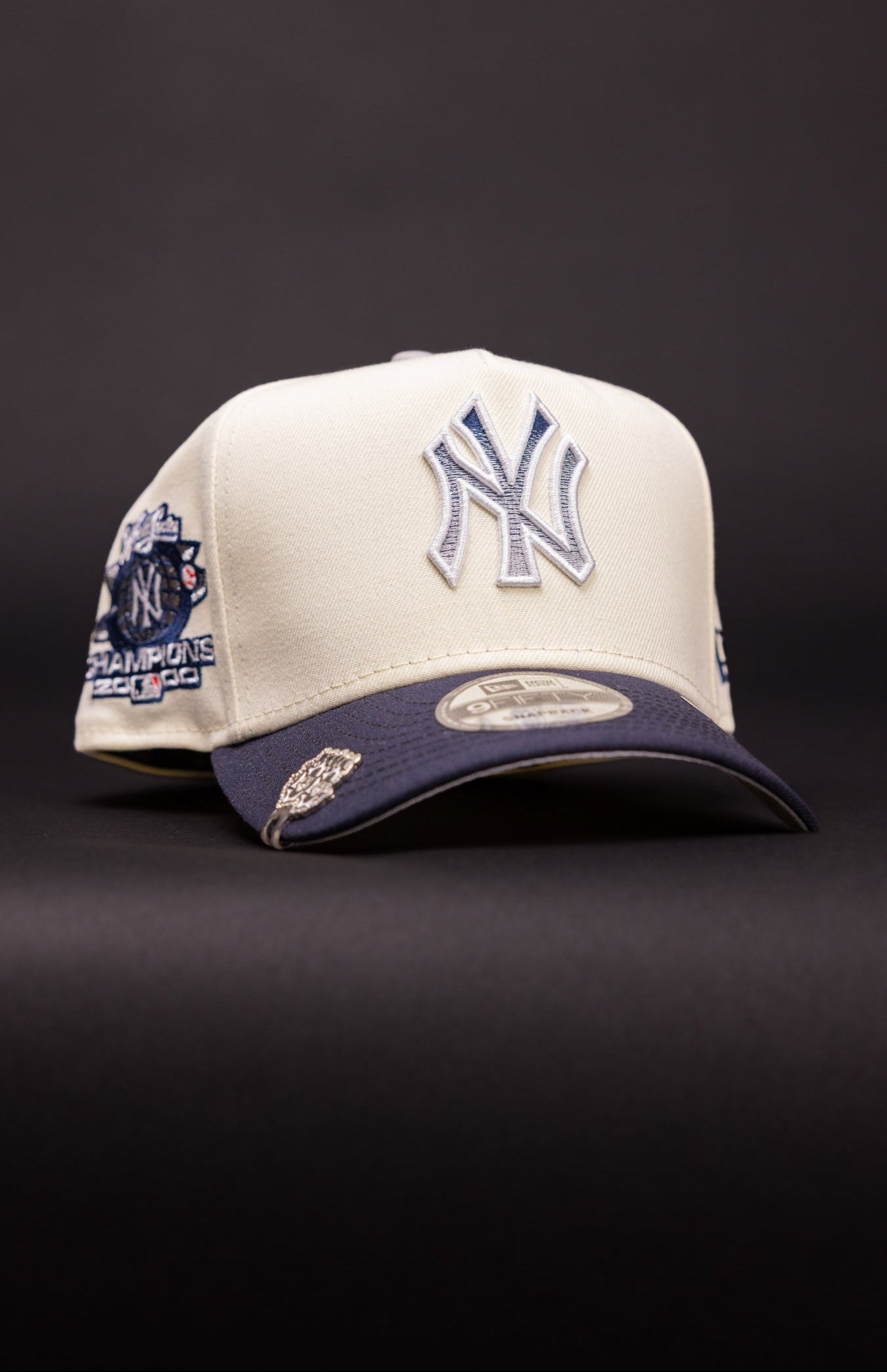 NEW ERA 9FIFTY A-FRAME CHROME/NAVY NEW YORK YANKEES SNAPBACK W/ WORLD SERIES CHAMPIONS SIDE PATCH