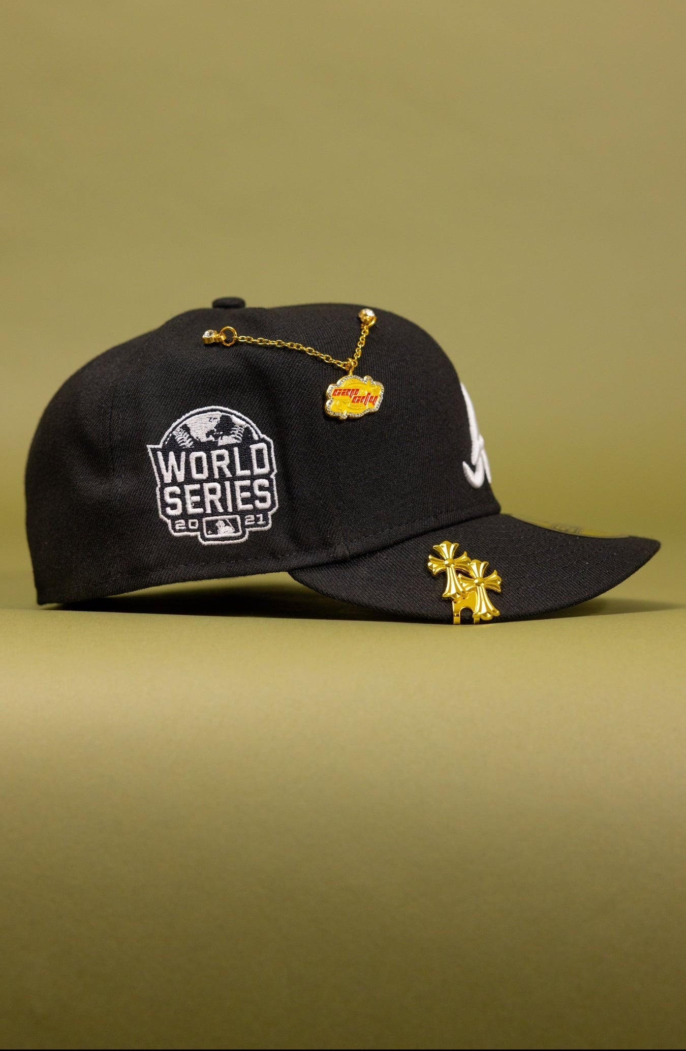 NEW ERA EXCLUSIVE 59FIFTY BLACK ATLANTA BRAVES W/ 2021 WORLD SERIES SIDE PATCH