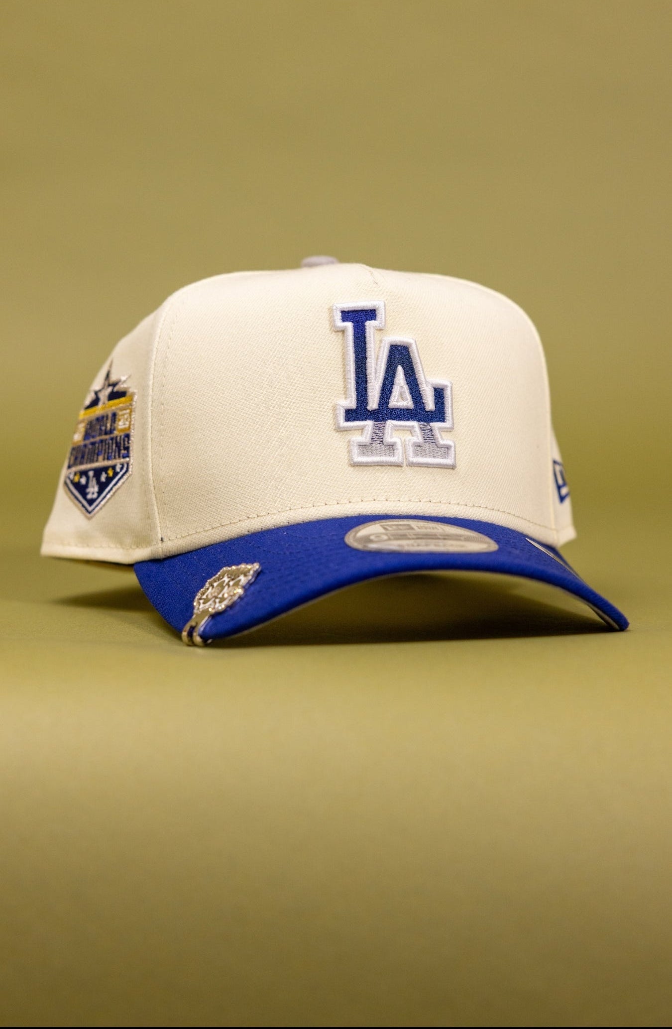 NEW ERA 9FIFTY A-FRAME CHROME/BLUE LOS ANGELES DODGERS W/ WORLD CHAMPIONS SIDE PATCH