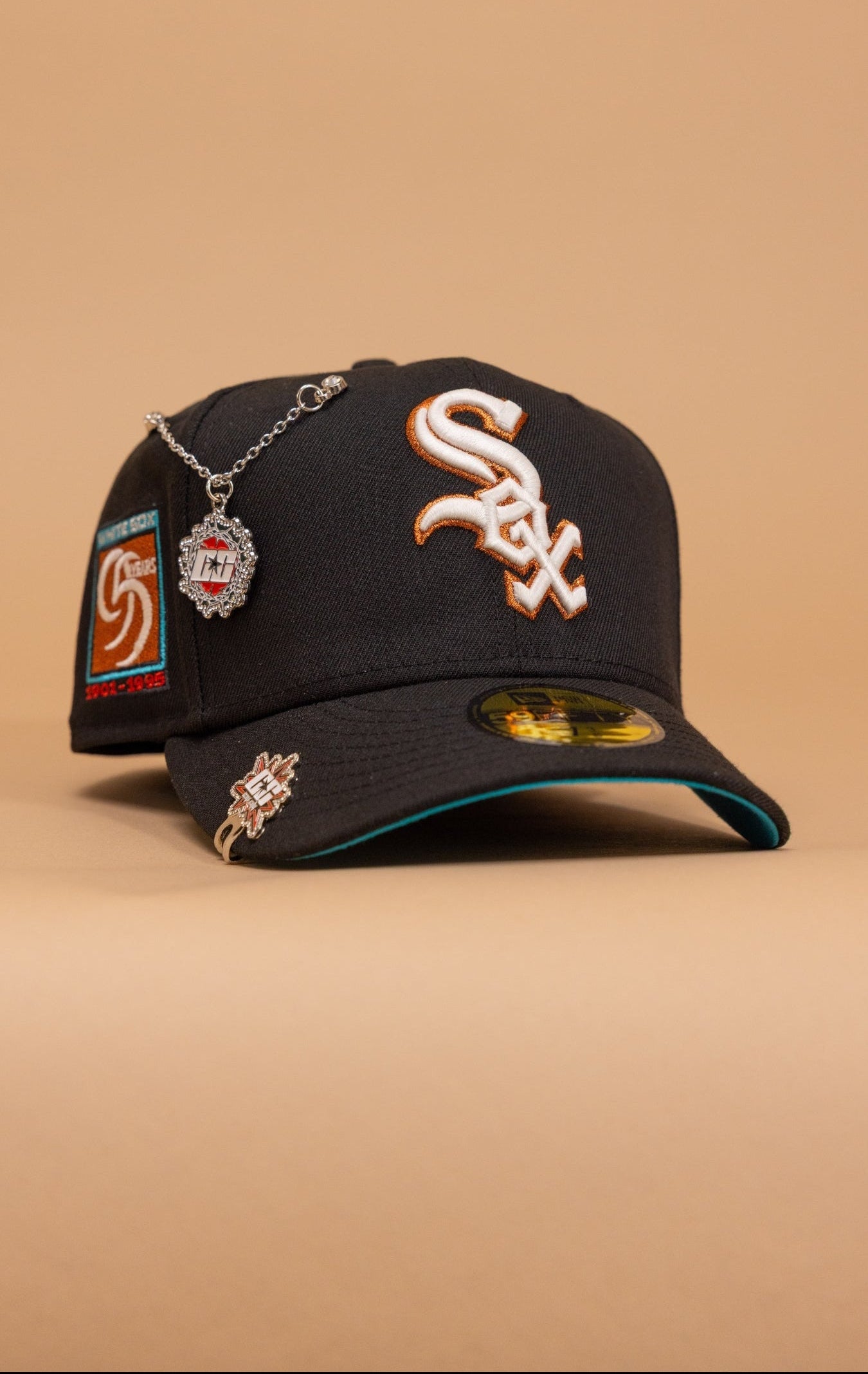 New Era Exclusive 59Fifty Black Chicago White Sox W/ 95th Anniversary Side Patch