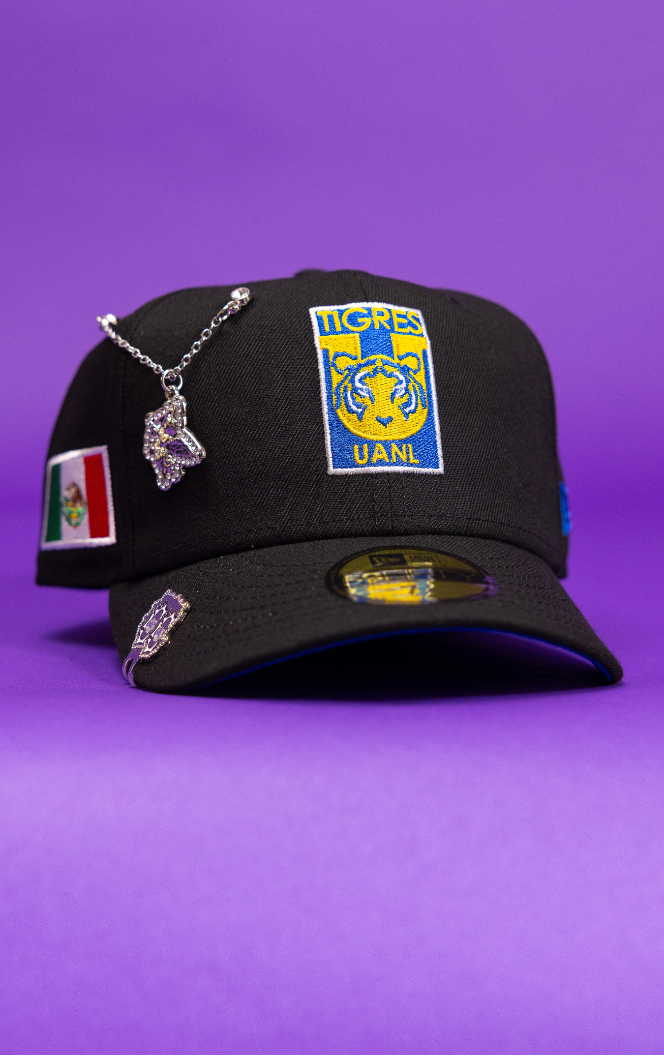 New Era Exclusive 59Fifty BlackClub Tigres Uanl W/ Mexico Flag Side Patch