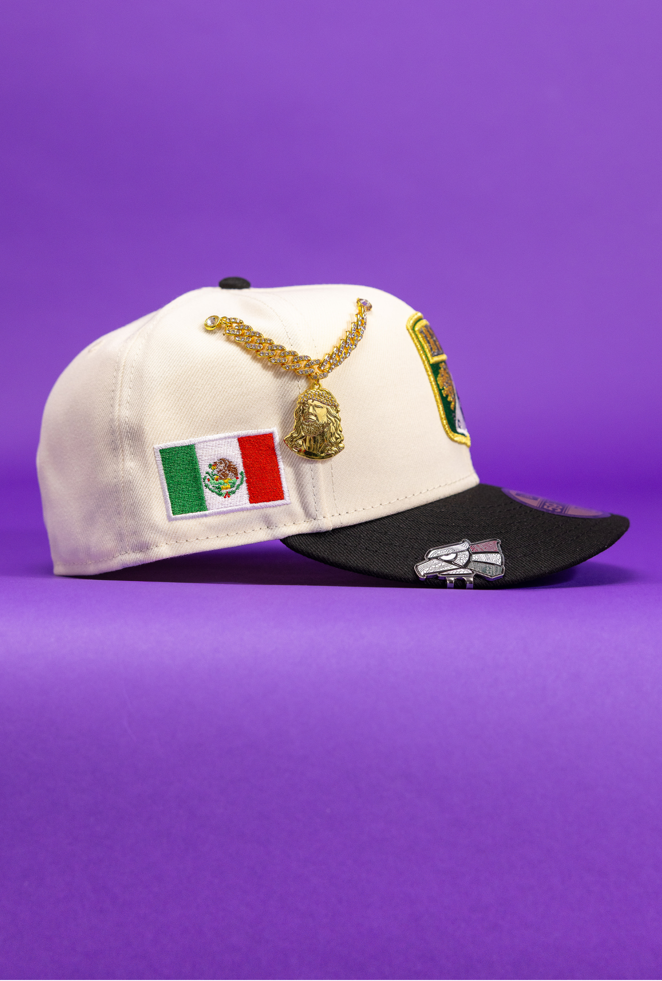New Era Exclusive 59Fifty Chrome/Black Club Leon W/ Mexico Flag Side Patch