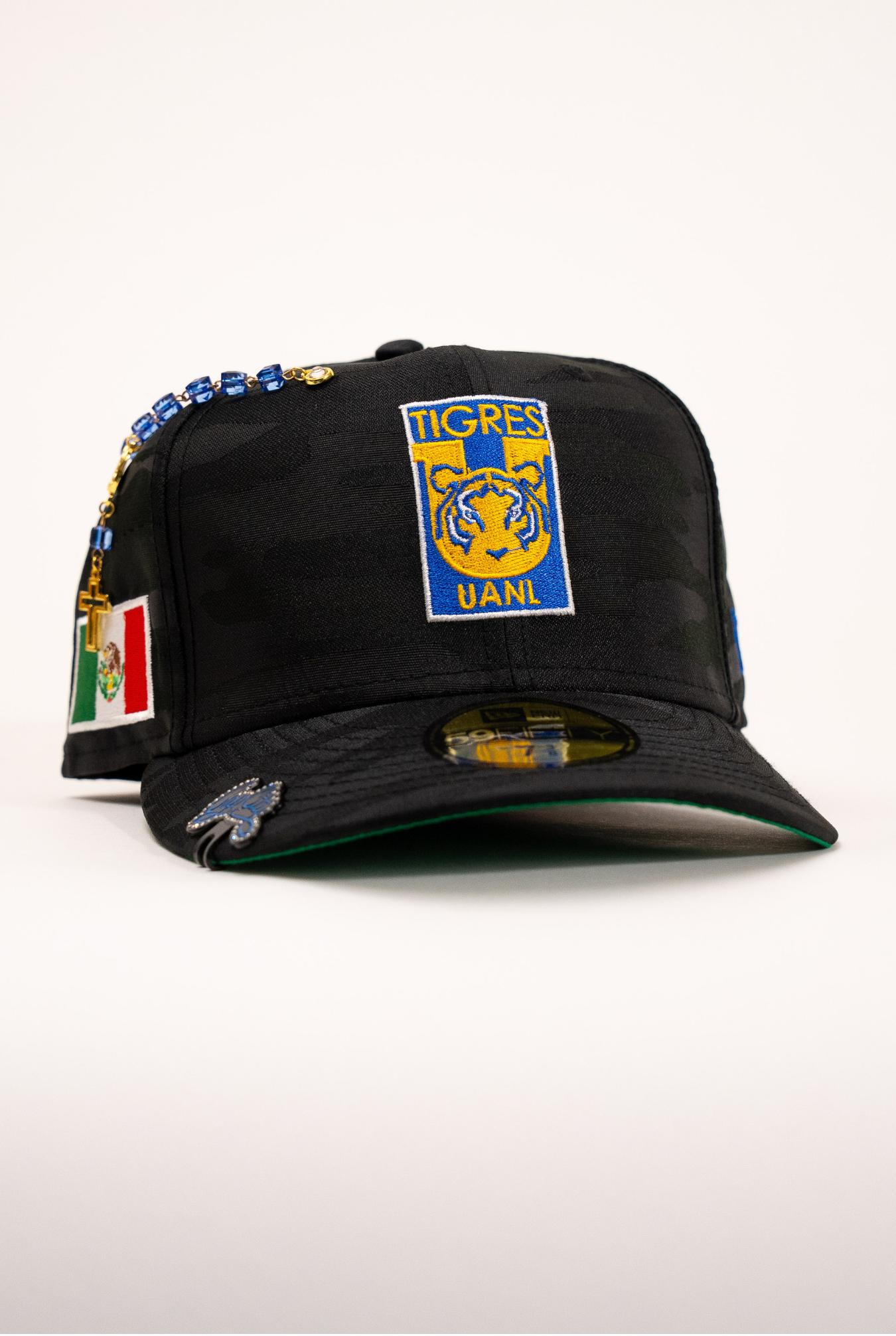 New Era Exclusive 59Fifty Black Camo Club Tigres Uanl W/ Mexico Flag Side Patch