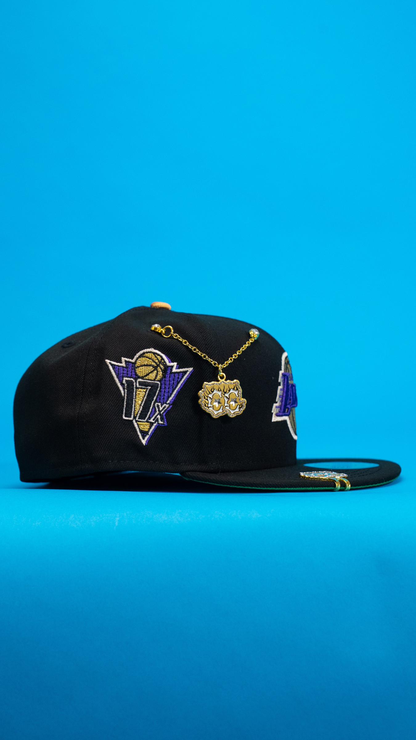 New Era Exclusive 59Fifty Black Los Angeles Lakers W/ Palm Trees + 17X Champions Side Patch