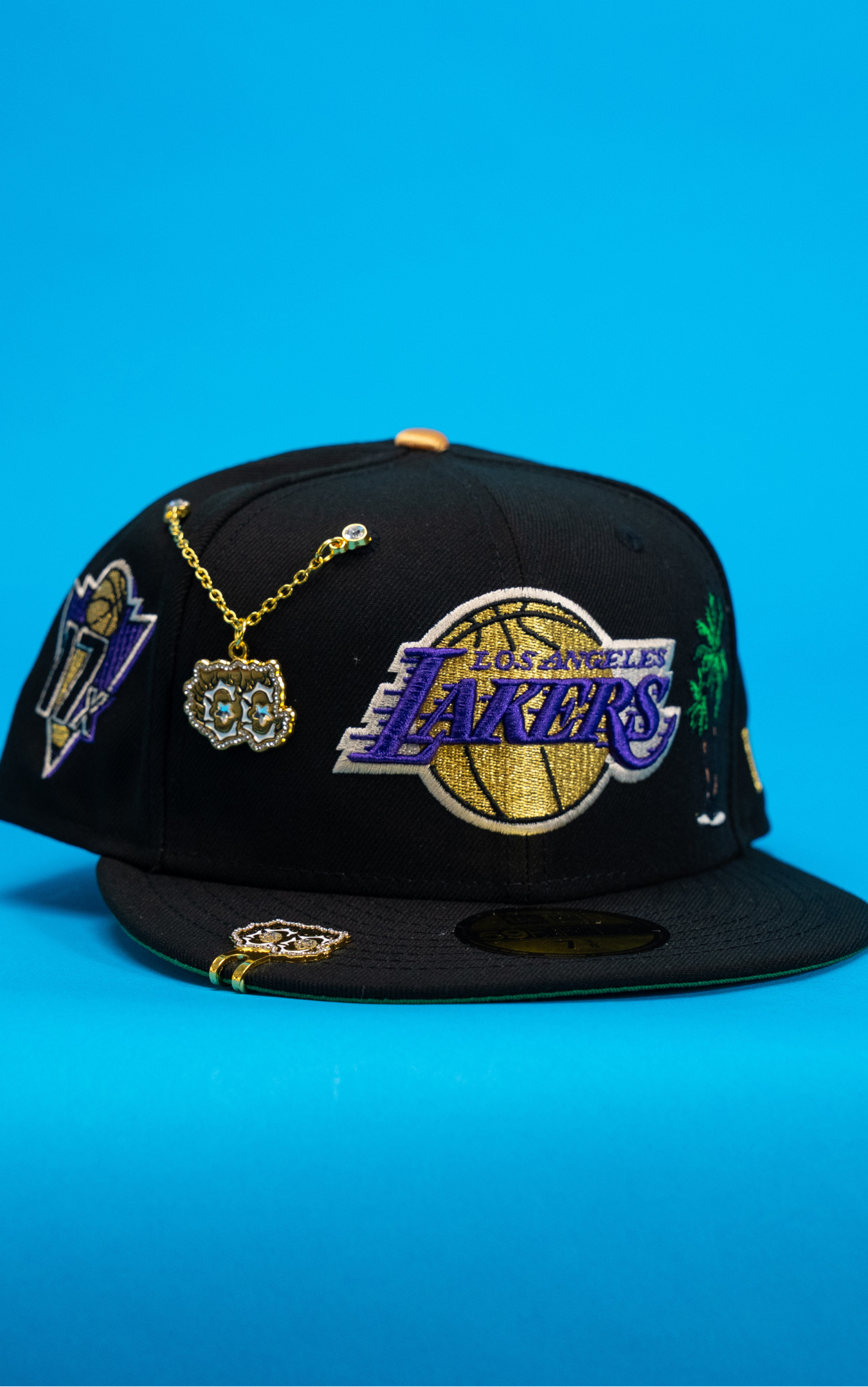 New Era Exclusive 59Fifty Black Los Angeles Lakers W/ Palm Trees + 17X Champions Side Patch