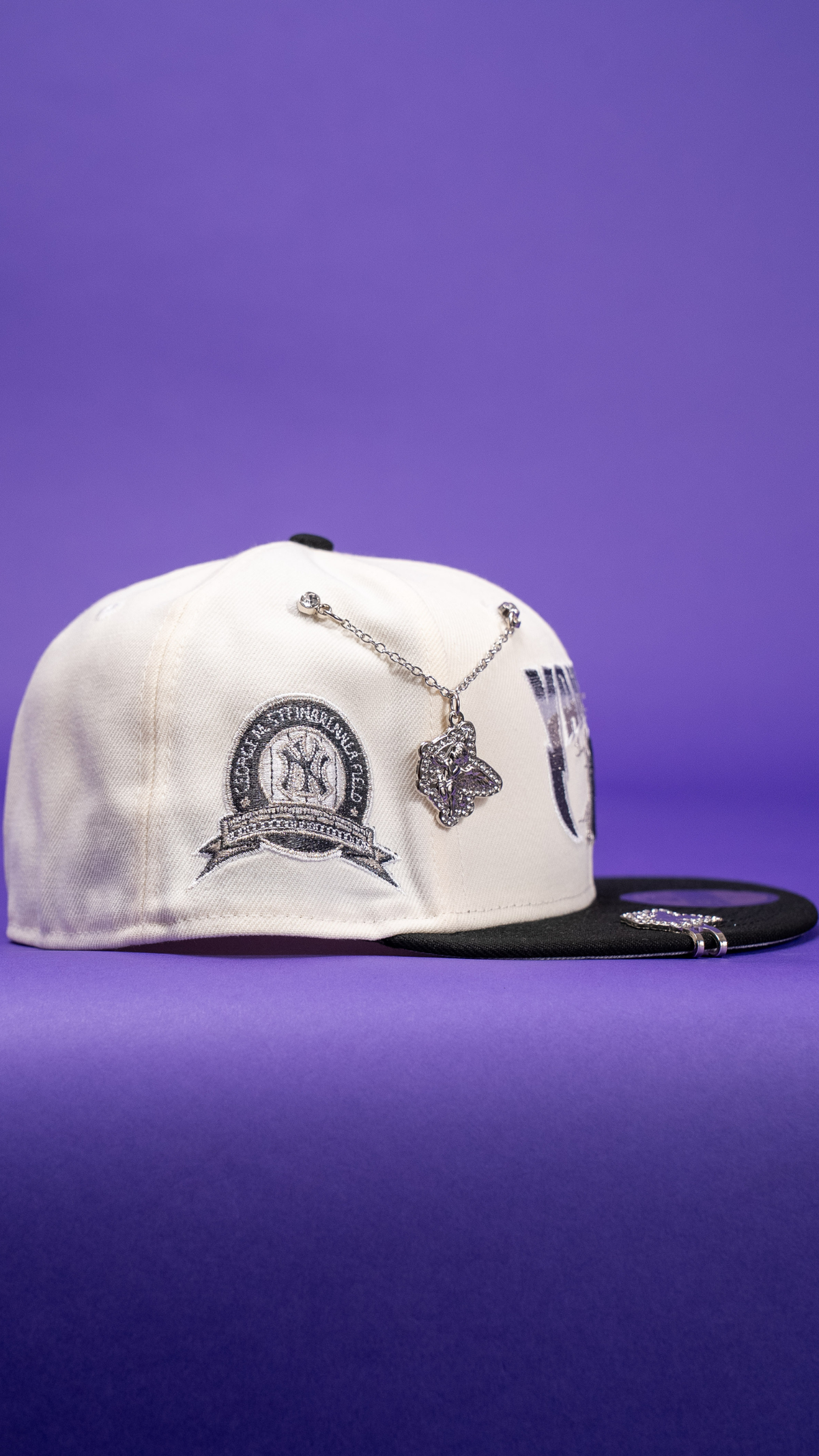 New Era Exclusive 59Fifty Chrome/Black New York Yankees Script W/  Side Patch