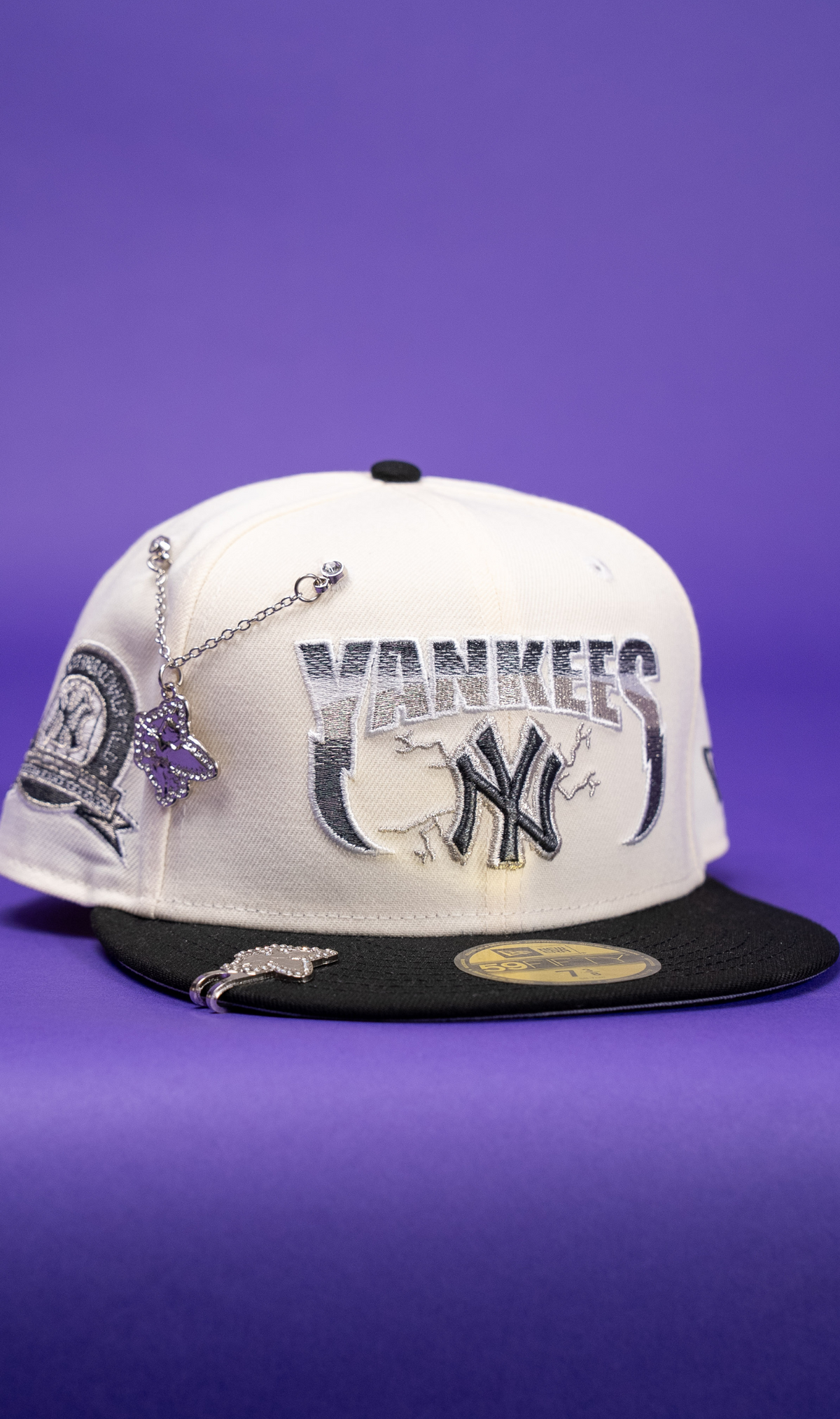 New Era Exclusive 59Fifty Chrome/Black New York Yankees Script W/  Side Patch