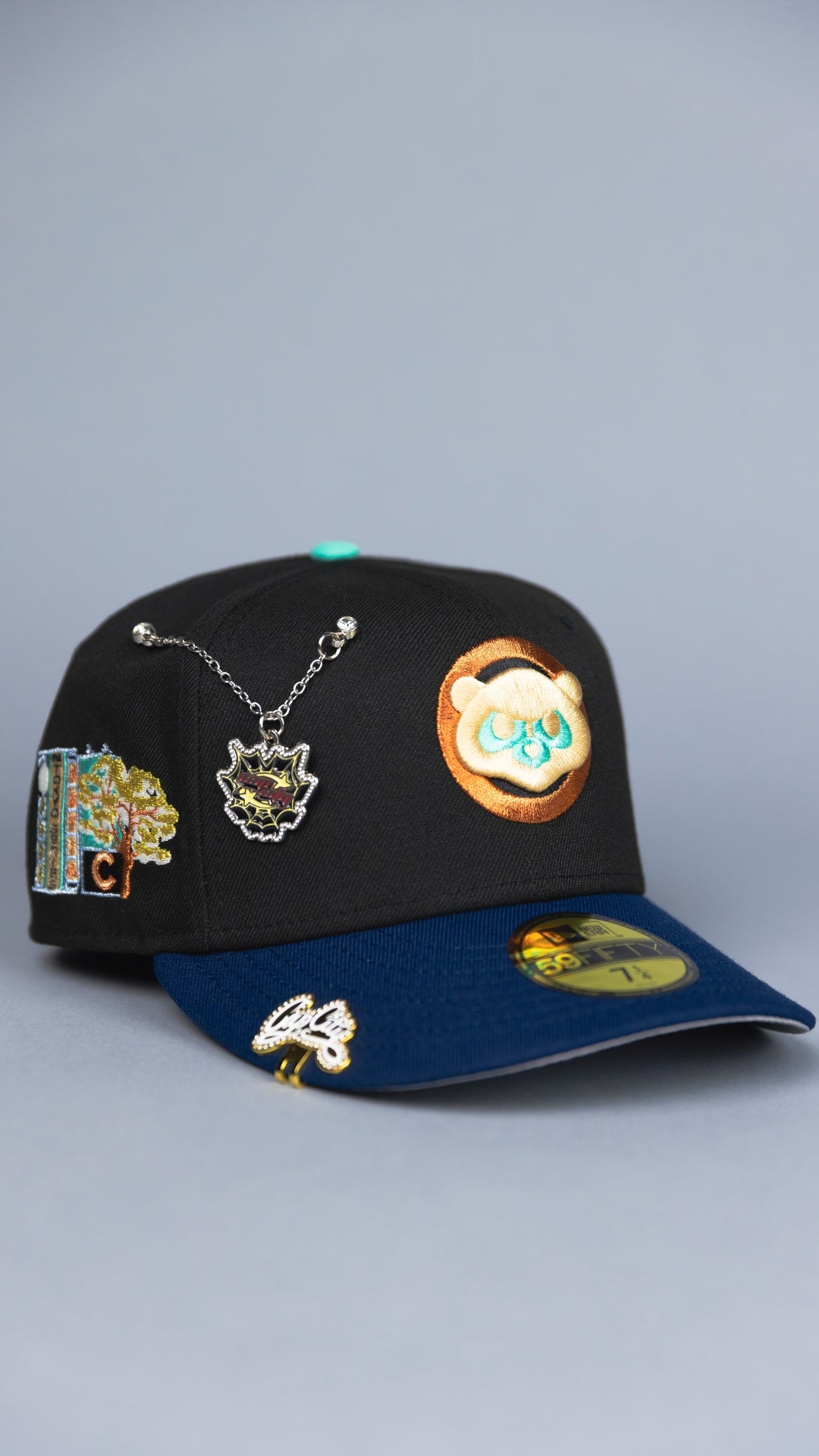 NEW ERA EXCLUSIVE 59FIFTY BLACK/ NAVY CHICAGO CUBS W/ TOKYO SERIES SIDE PATCH