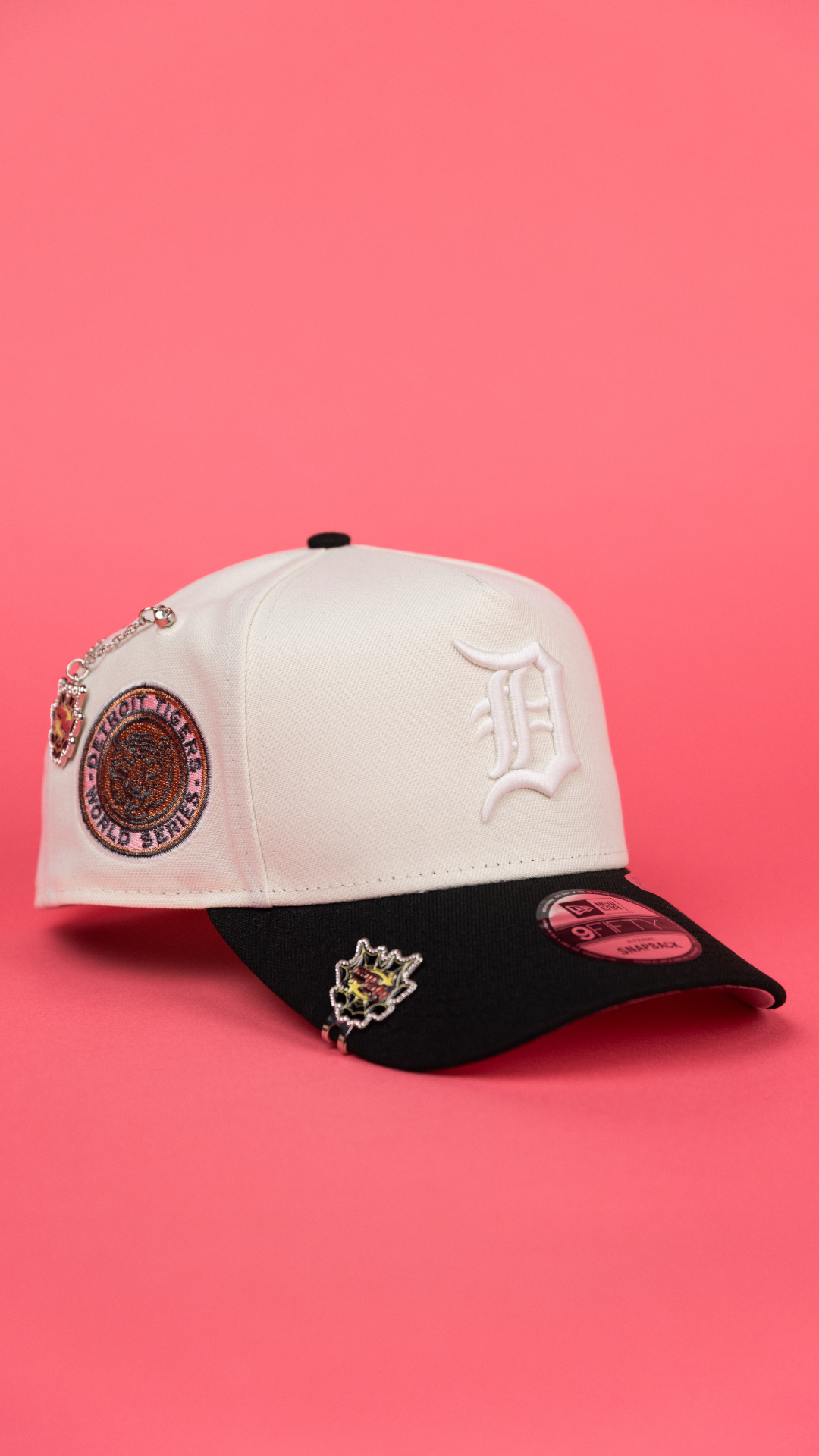 NEW ERA 9FIFTY A-FRAME CHROME/ BLACK DETROIT TIGERS SNAPBACK W/ WORLD SERIES SIDE PATCH