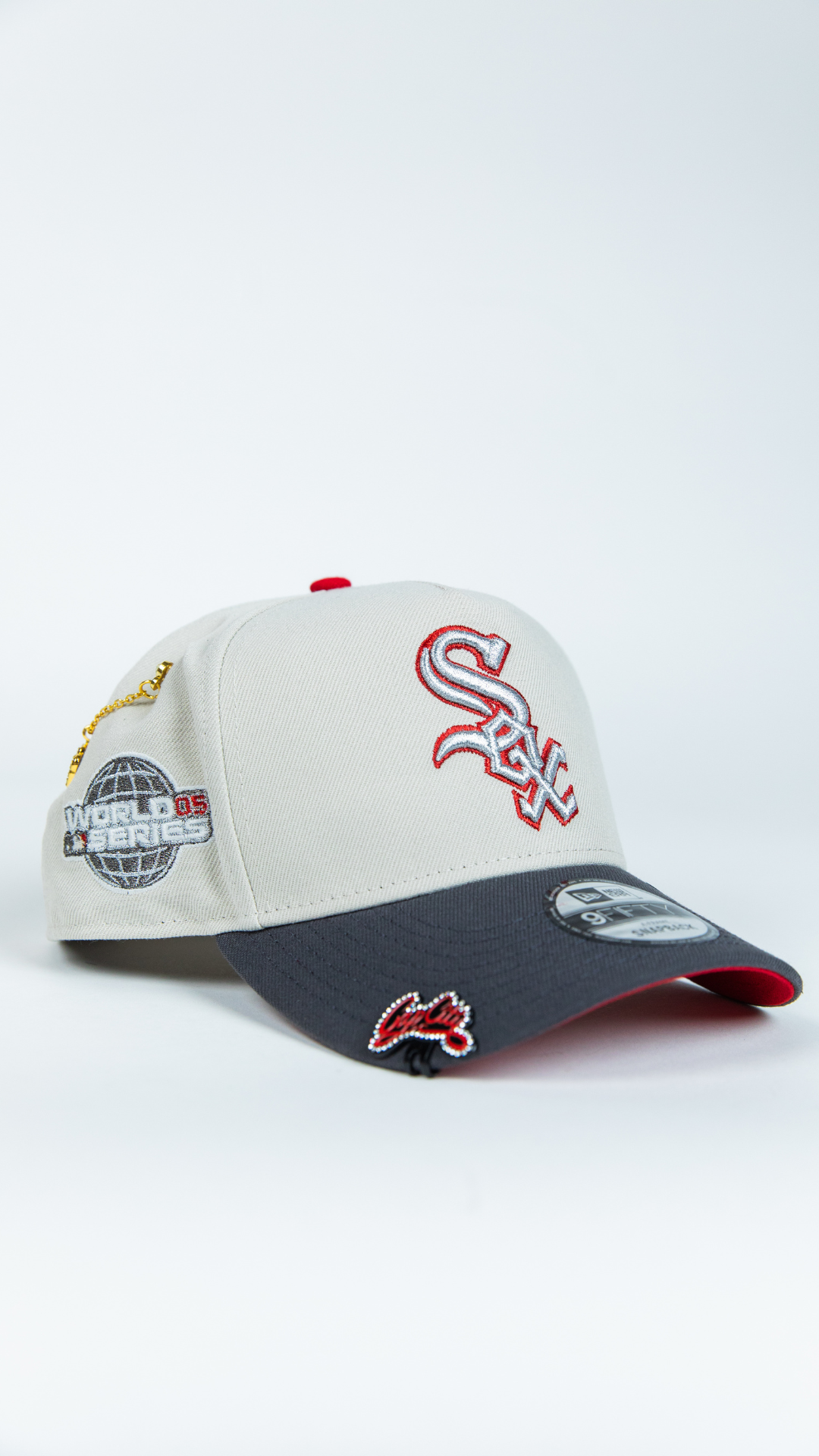 NEW ERA 9FIFTY A-FRAME SMOKE GREY CHICAGO WHITE SOX SNAPBACK W/ 2005 WORLD SERIESIDE PATCH
