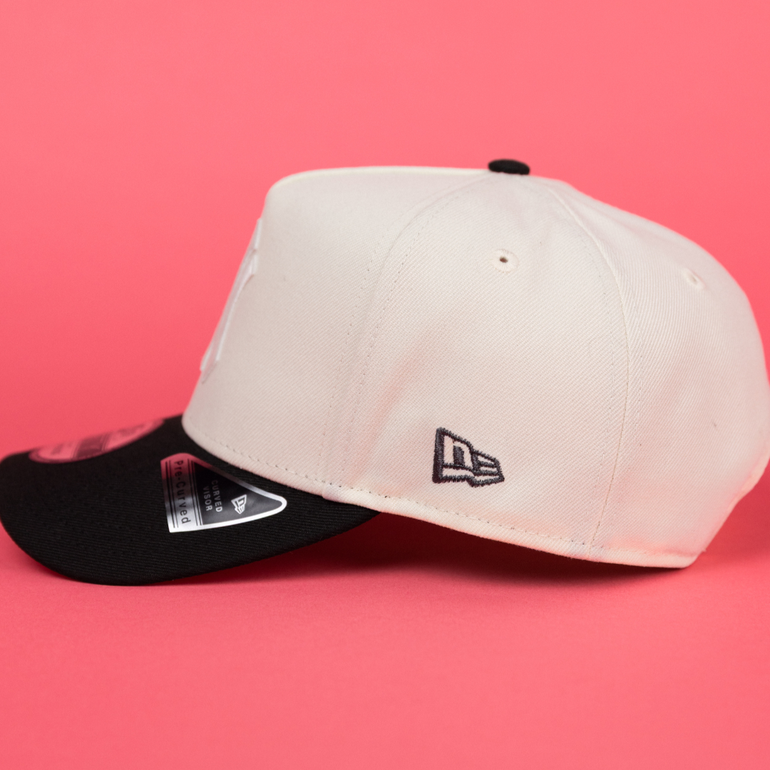 NEW ERA 9FIFTY A-FRAME CHROME/ BLACK NEW YORK YANKEES SNAPBACK W/ 1999 WS SIDE PATCH