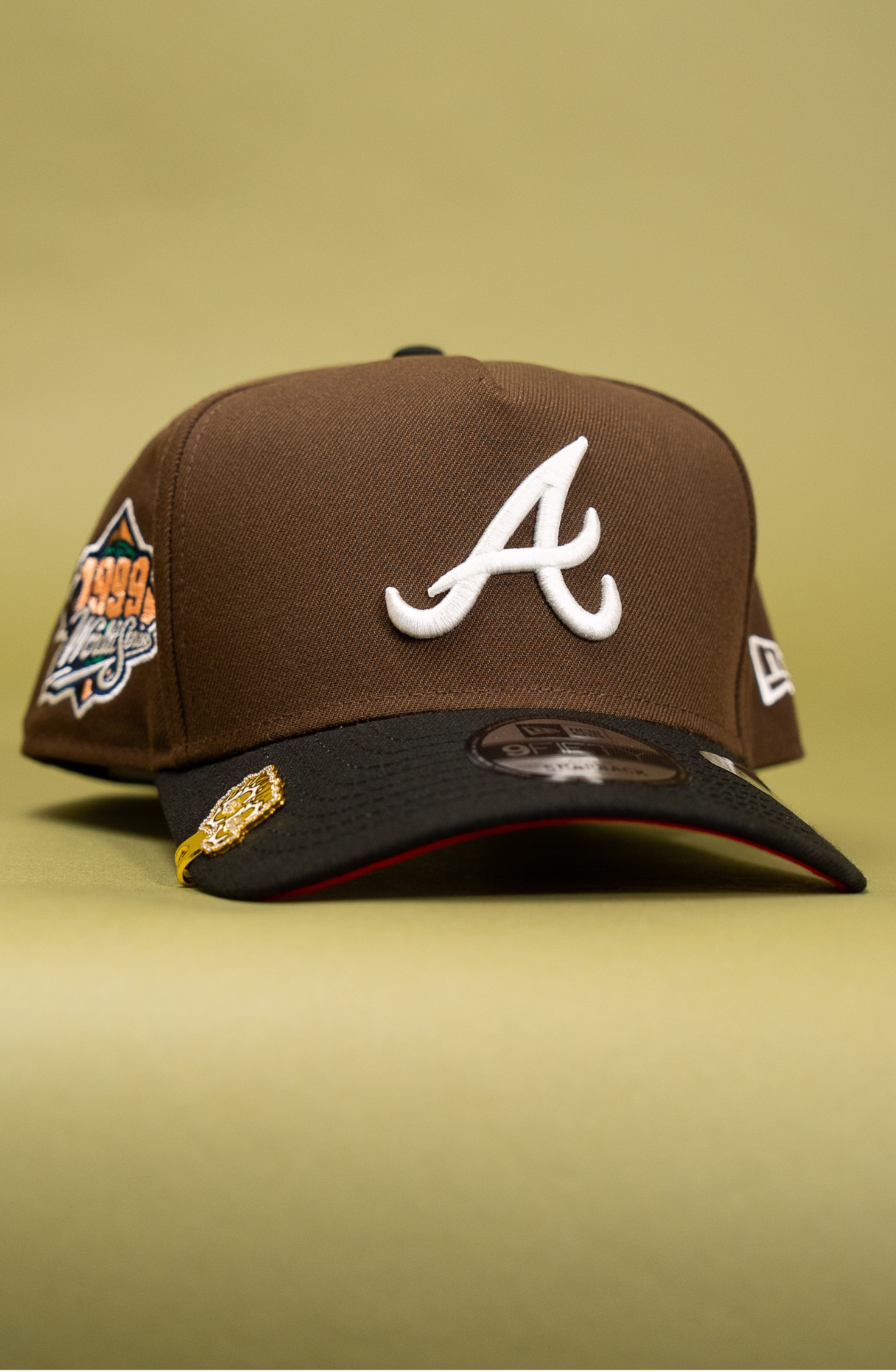 New Era 9Fifty A-Frame Brown/Black Atlanta Braves Snapback W/ 1999 World Series Side Patch