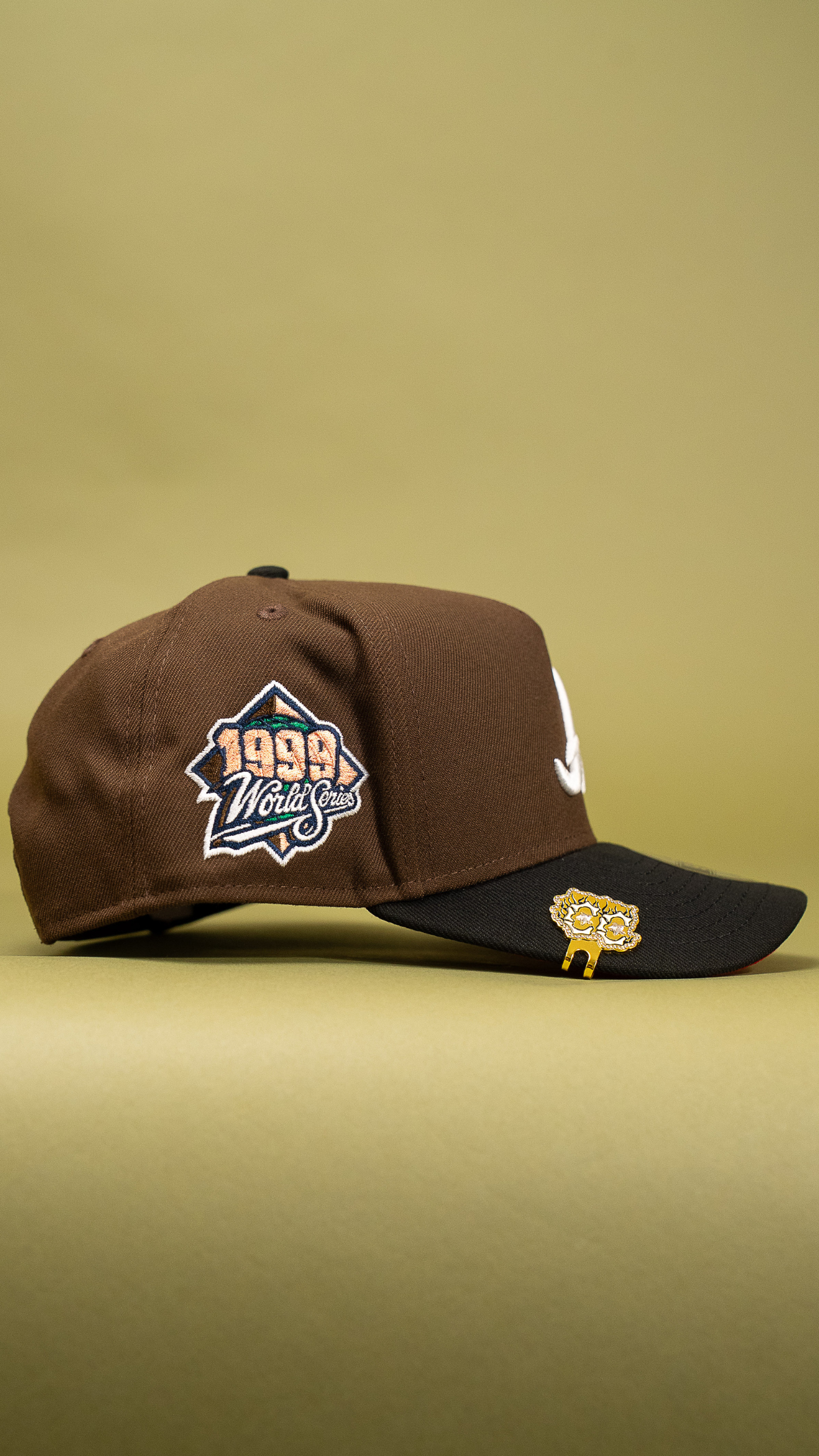 New Era 9Fifty A-Frame Brown/Black Atlanta Braves Snapback W/ 1999 World Series Side Patch
