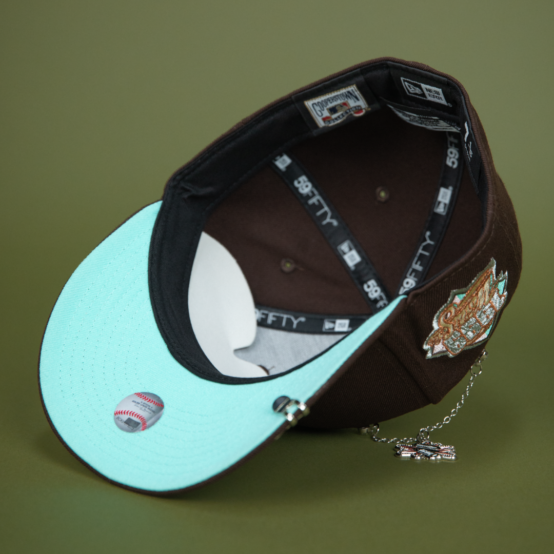 NEW ERA EXCLUSIVE 59FIFTY DARK BROWN ATLANTA BRAVES W/ 1999 WORLD SERIES SIDE PATCH