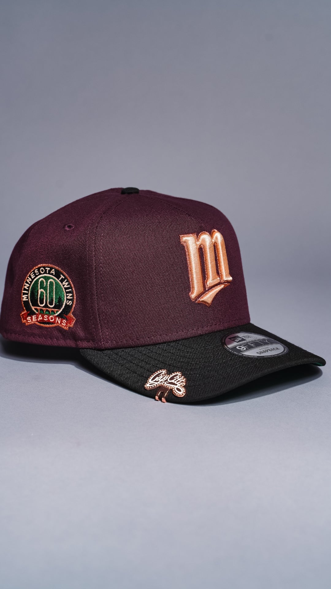 NEW ERA 9FIFTY A-FRAME BURGUNDY/BLACK MINNESOTA TWINS SNAPBACK W/ 60TH ANNIVERSARY SIDE PATCH
