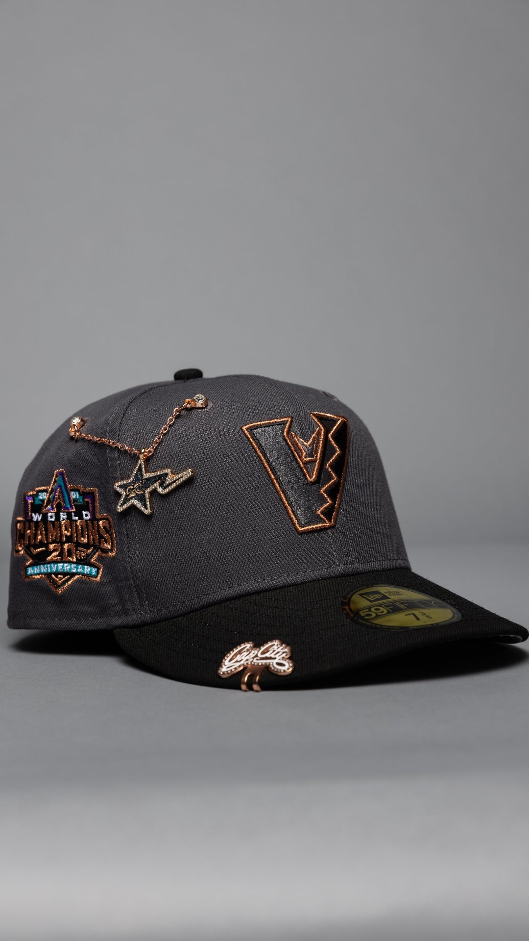 NEW ERA EXCLUSIVE 59FIFTY GREY/BLACK UPSIDE DOWN ARIZONA DIAMONDBACKS W/ WORLD SERIES CHAMPIONS SIDE PATCH