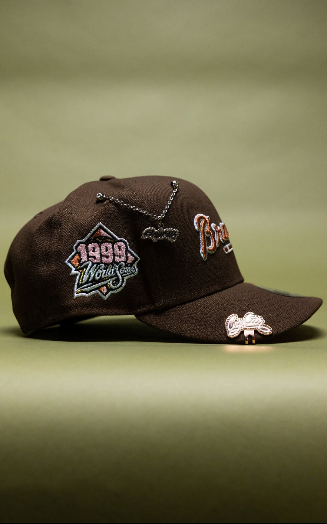 NEW ERA EXCLUSIVE 9FIFTY BROWN ATLANTA BRAVES SCRIPT SNAPBACK W/ 1999 WORLD SERIES SIDE PATCH