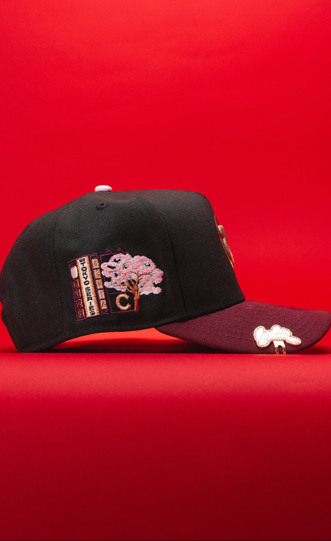 NEW ERA 9FIFTY A-FRAME BLACK/BURGUNDY CHICAGO CUBS SNAPBACK W/ TOKYO SERIES SIDE PATCH