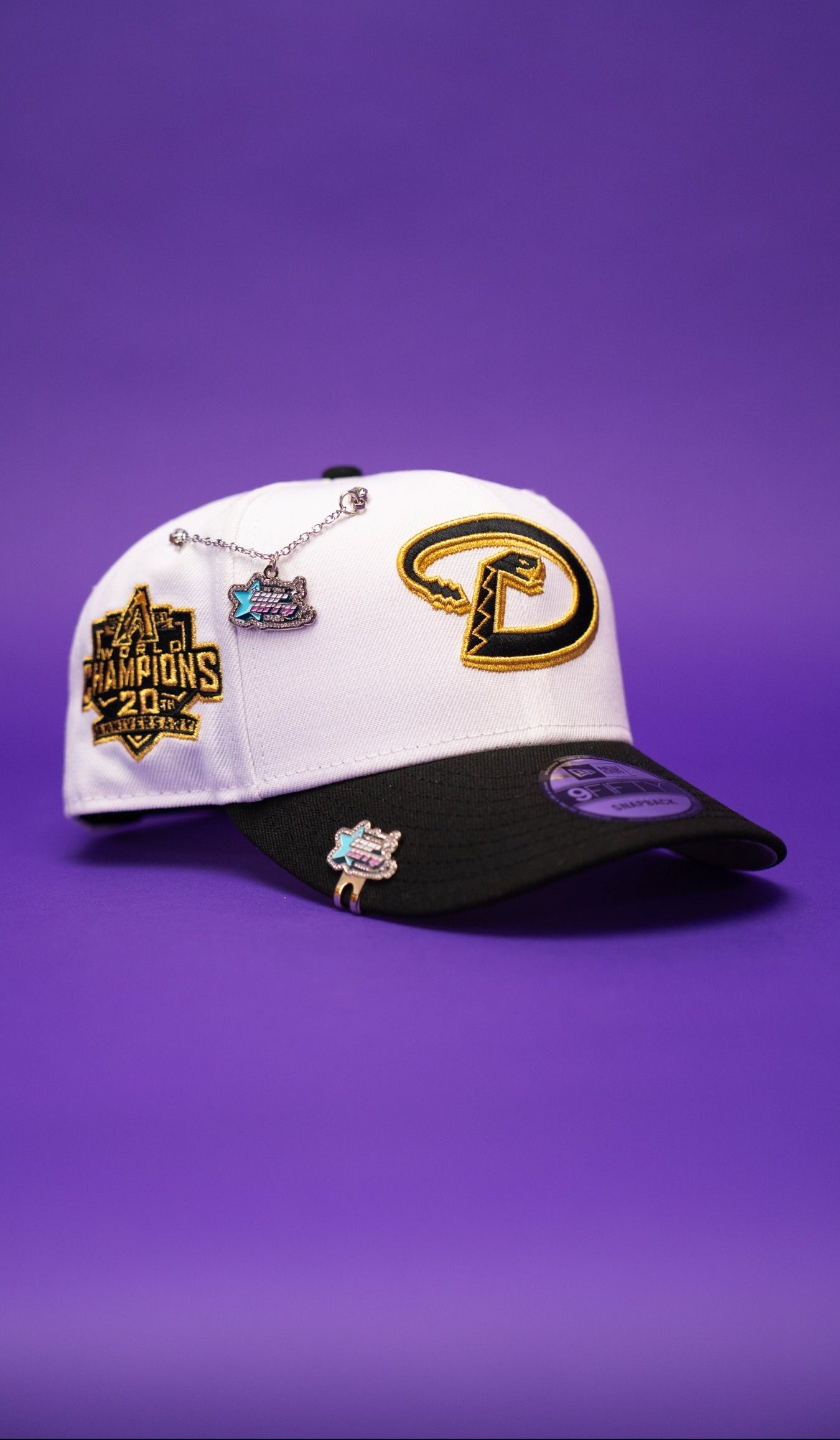NEW ERA EXCLUSIVE 9FIFTY PEARL WHITE ARIZONA DIAMONDBACKS SNAPBACK W/ WORLD CHAMPIONS SIDE PATCH