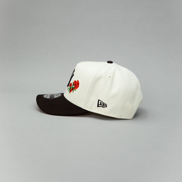 NEW ERA EXCLUSIVE 9FIFTY A-FRAME CHROME/ BLACK NEW YORK YANKEES SNAPBACK W/ RED ROSES + 1997 WORLD SERIES SIDE PATCH