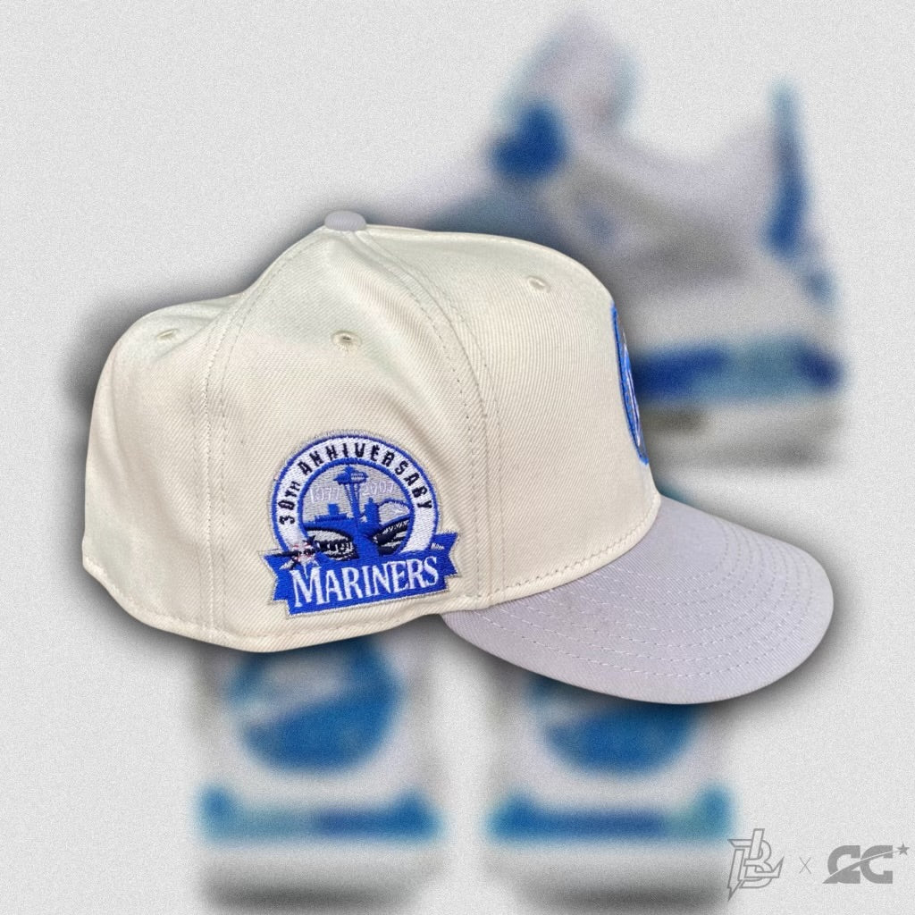 NEW ERA EXCLUSIVE 59FIFTY CHROME WHITE/GRAY SEATTLE MARINERS W/30TH ANNIVERSARY (BLUE UV) VERY LIMITED